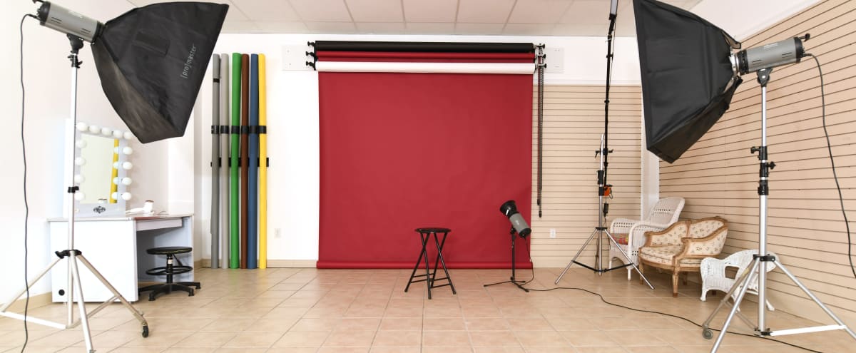 Stripmall Photo Studio Space With Easy Access From Business I-85 in Spartanburg Hero Image in undefined, Spartanburg, SC