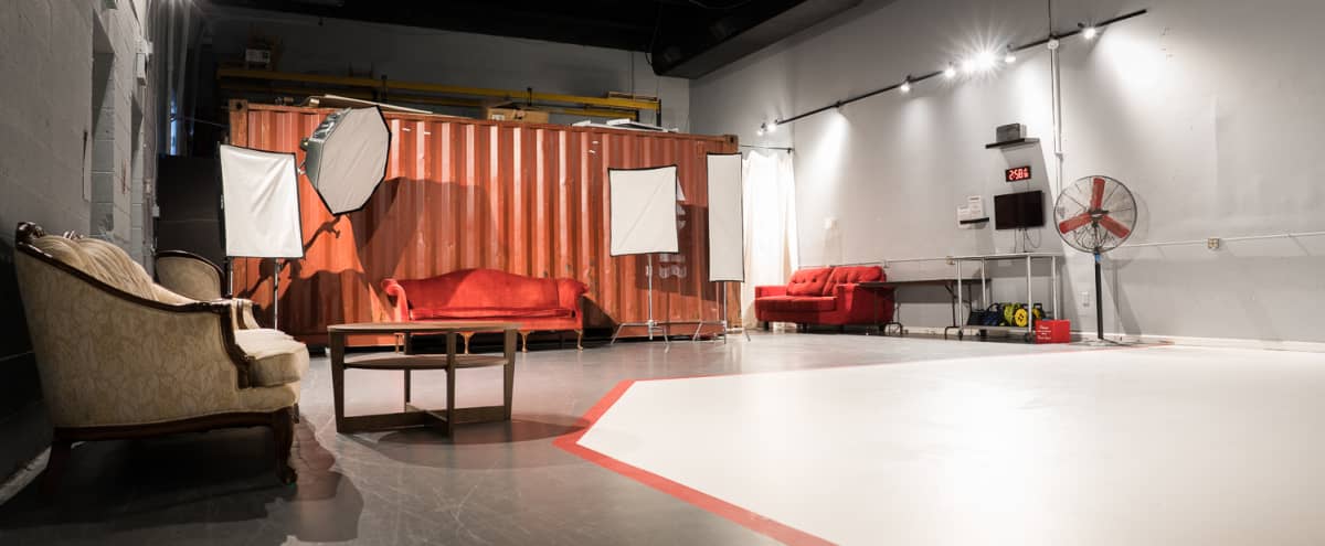 Video Photo Production Studio With Large Cyc Wall Urban Vibes Studio C Alexandria Va Production Peerspace