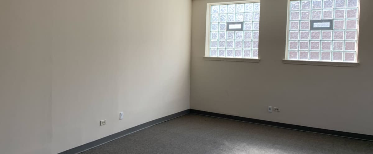 Large Empty Office space (1200 sqft) with Big White Walls in Chicago Hero Image in Pulaski Park, Chicago, IL