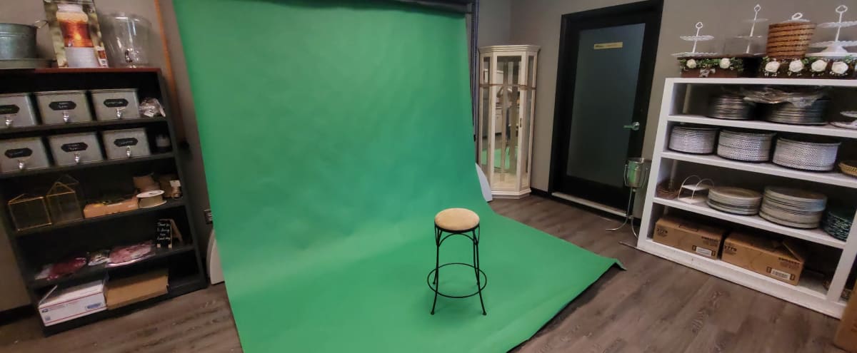 Simple Production Studio with Lighting & Backdrop in Largo Hero Image in undefined, Largo, FL