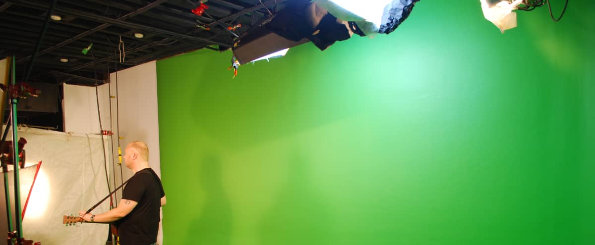 Green Screen Studio And Sound Stage In Lower Manhattan New York Ny Production Peerspace