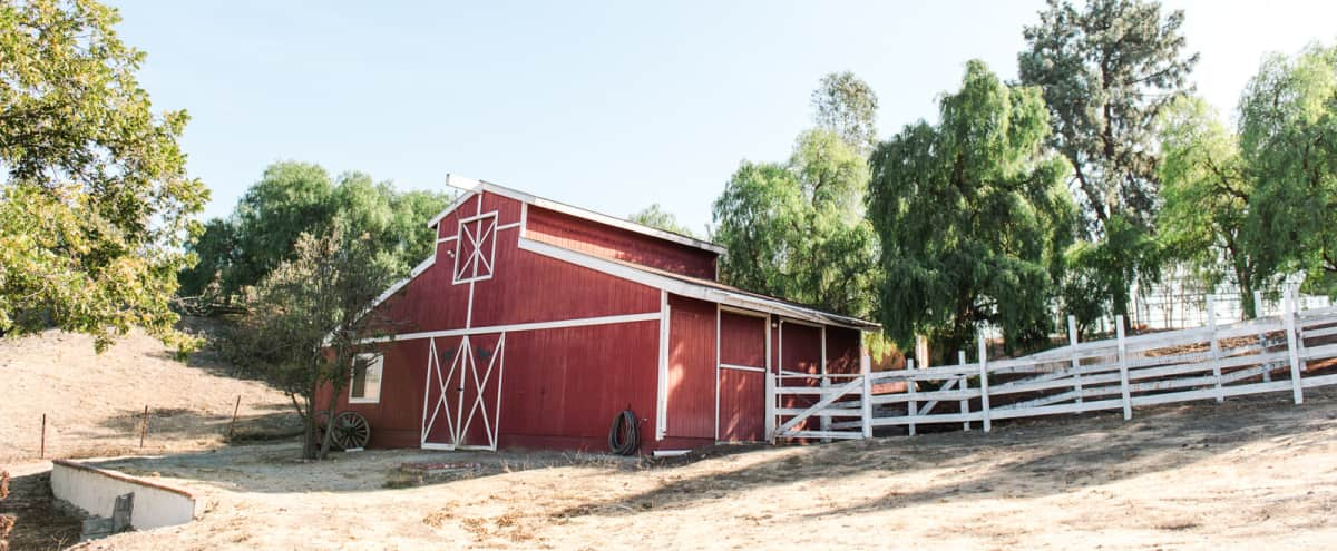 Private 3 Acre Hilltop Home Guest House Classic Barn Tennis