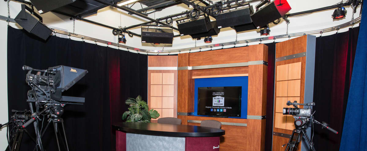 Multifunctional Tv Studio W Green Screen Kitchen Editing Suites Conference Room Hingham Ma Production Peerspace