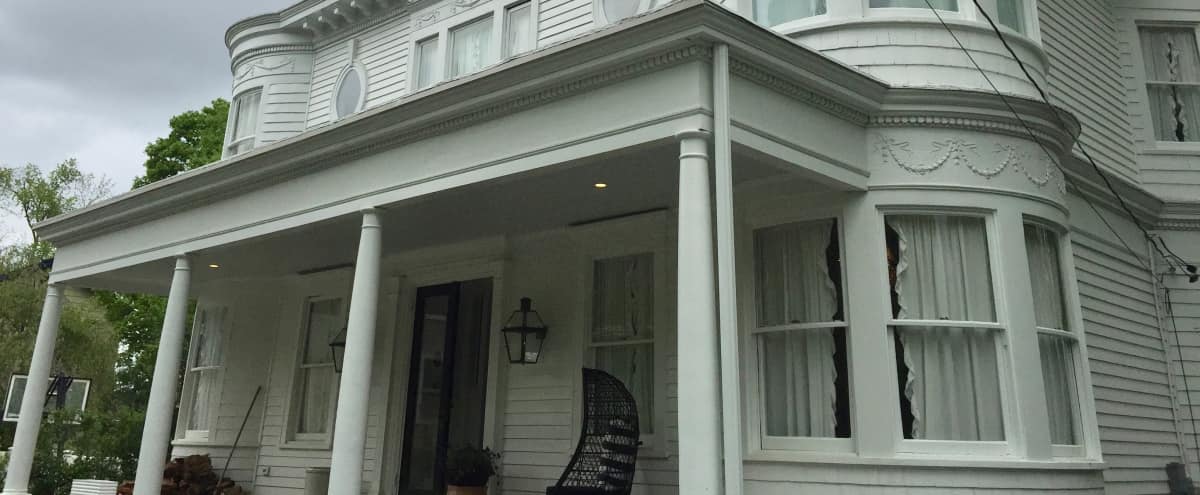 Hudson River Timeless Elegance Sophisticated Decor With Sprawling