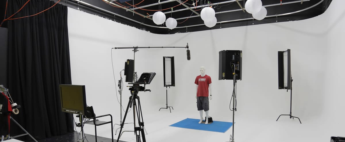 Spacious Video and Photography Studio for Creatives in Houston Hero Image in Westchase, Houston, TX