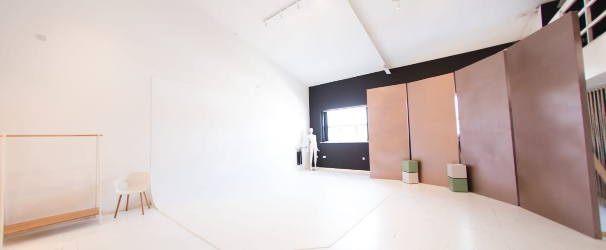 Spacious Airy Studio With Natural Light in Manchester in Manchester Hero Image in Manchester, Manchester, 