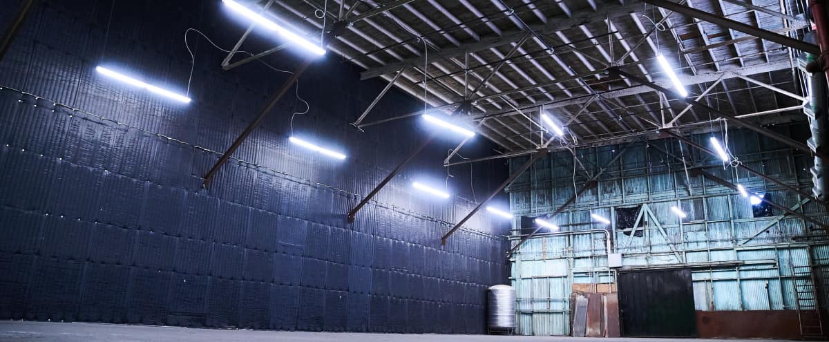 Grand Warehouse Studio Cyc Wall Fitted With Soundproofing Los Angeles Ca Off Site Peerspace