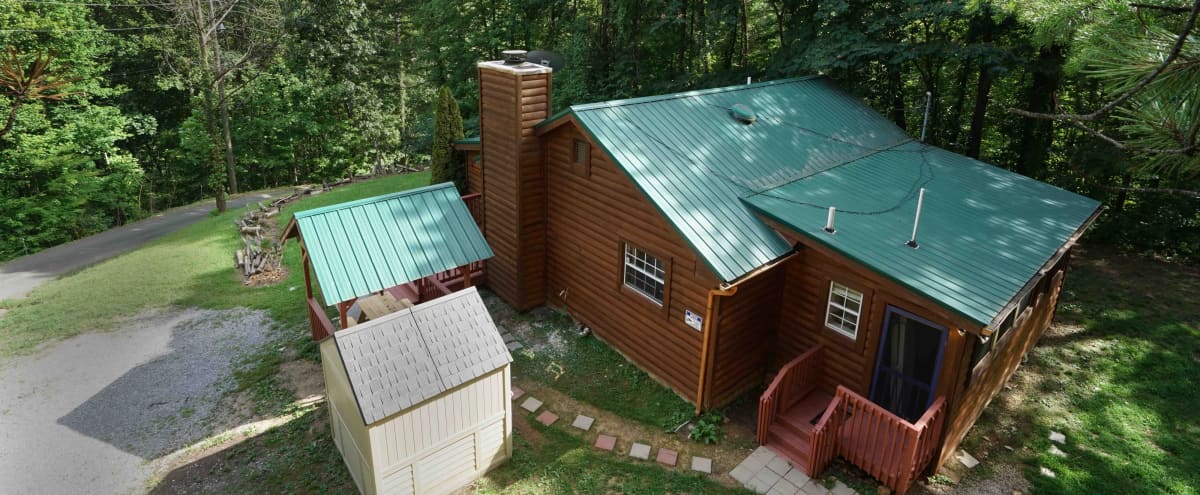 Beautiful Secluded Cabin with Large Yard & Hot Tub in PIGEON FORGE Hero Image in undefined, PIGEON FORGE, TN