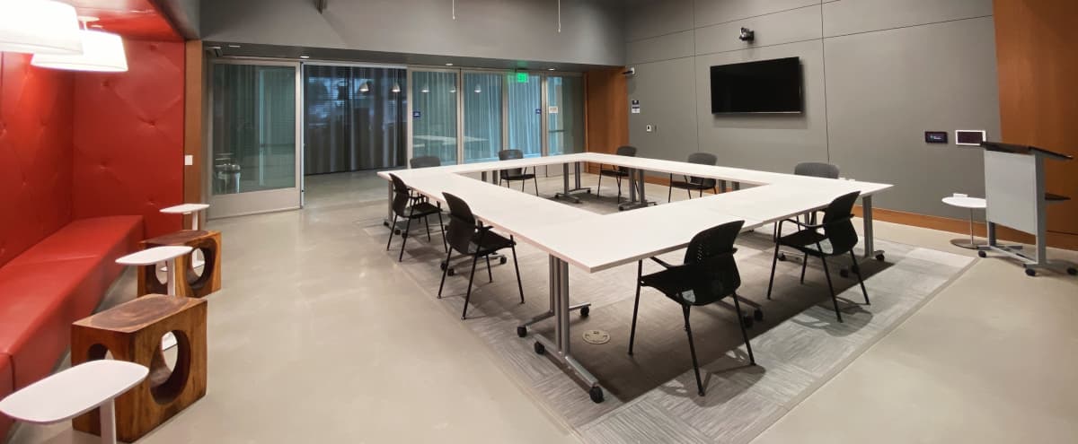 Iq Smart Center Tesla Boardroom San Diego Ca Off Site Peerspace
