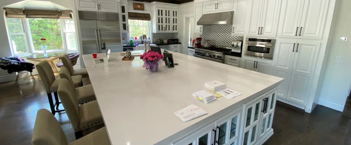 Gorgeous 40 foot ceilings and Huge kitchen Island home ...