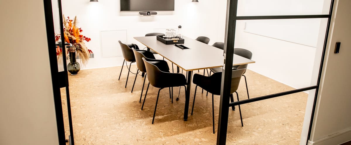 Bright Meeting Room for 8 People in New Coworking Space in Chiswick in London Hero Image in undefined, London, 