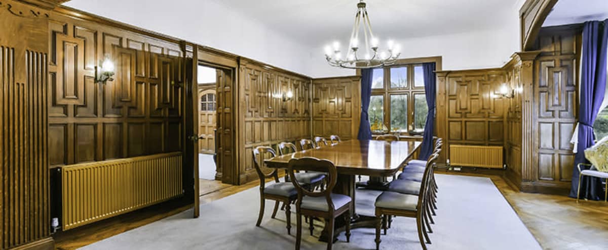 Stunning Surrey Hills Manor Off-Site Retreat in Tadworth Hero Image in Kingswood Manor, Tadworth, 