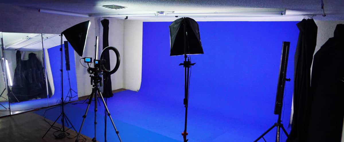 Green Screen Blue Screen Photo Video Production Studio Or Black White Backdrop Dressing Room Showers Las Vegas Nv Production Peerspace