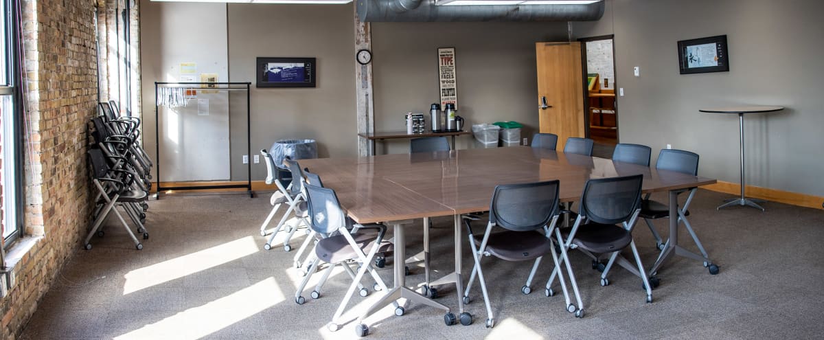 Adaptable Meeting Room with Great Natural Light in Minneapolis Hero Image in Central Minneapolis, Minneapolis, MN