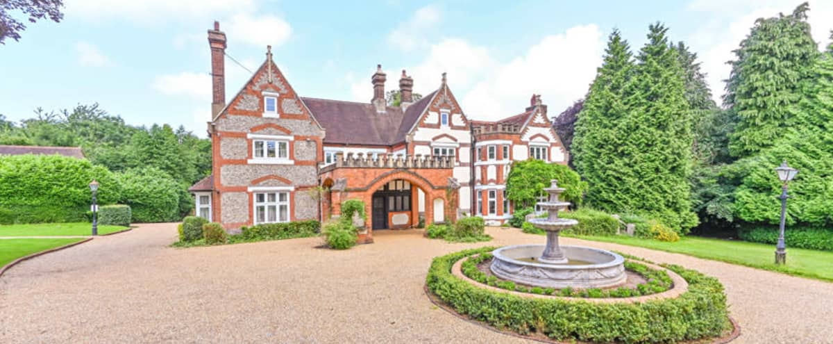 Stunning Surrey Hills Manor For Events, Day Retreats and More in Tadworth Hero Image in Kingswood Manor, Tadworth, 