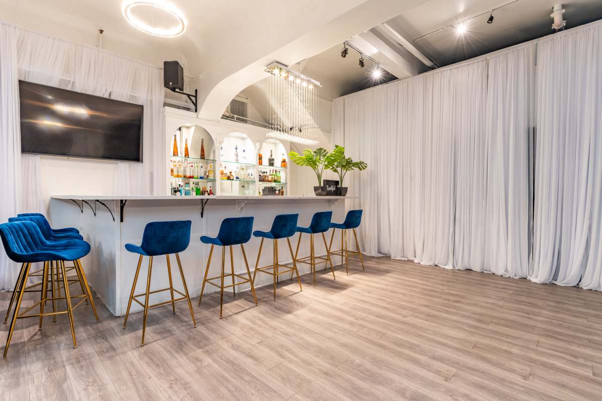 Dream SF full room view with chandeliers