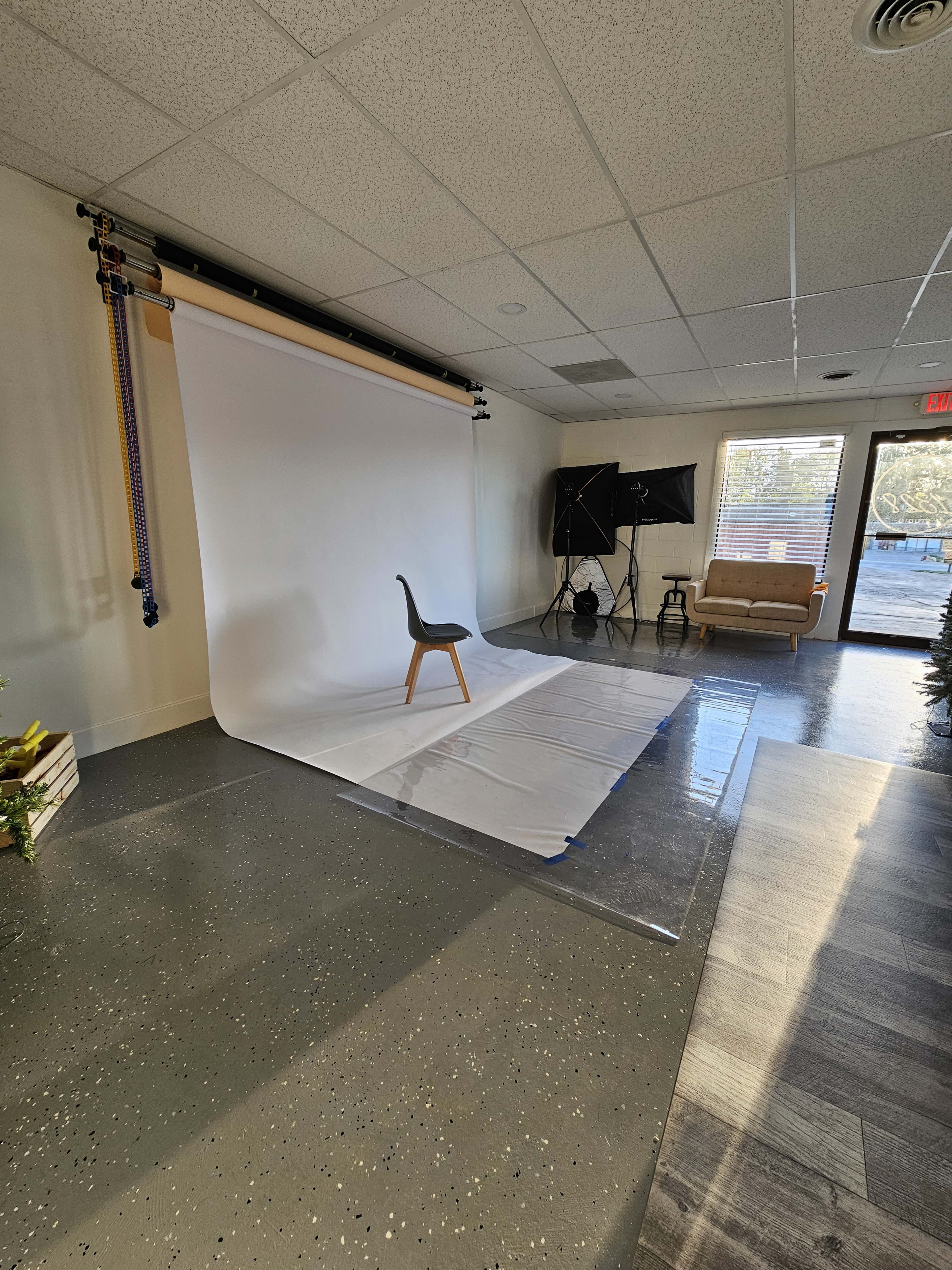 Well lit, open studio space near historic Independence Square Image in Blue Township, Independence, MO