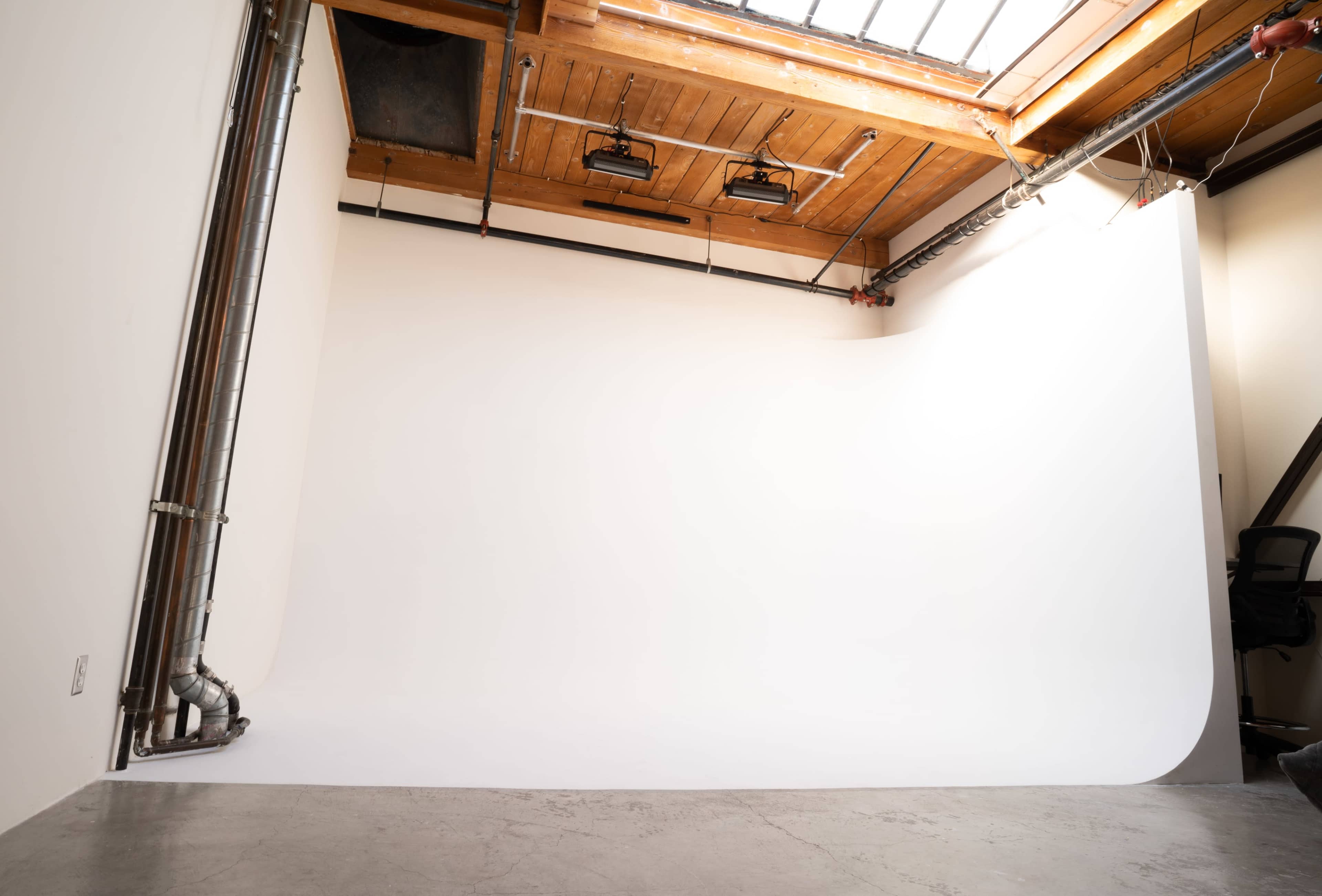 DAYGLOW STUDIOS - Natural light, 2 floors, pre-lit cyc wall, hand-painted backdrops, blackout curtains Image in Koreatown, Los Angeles, CA