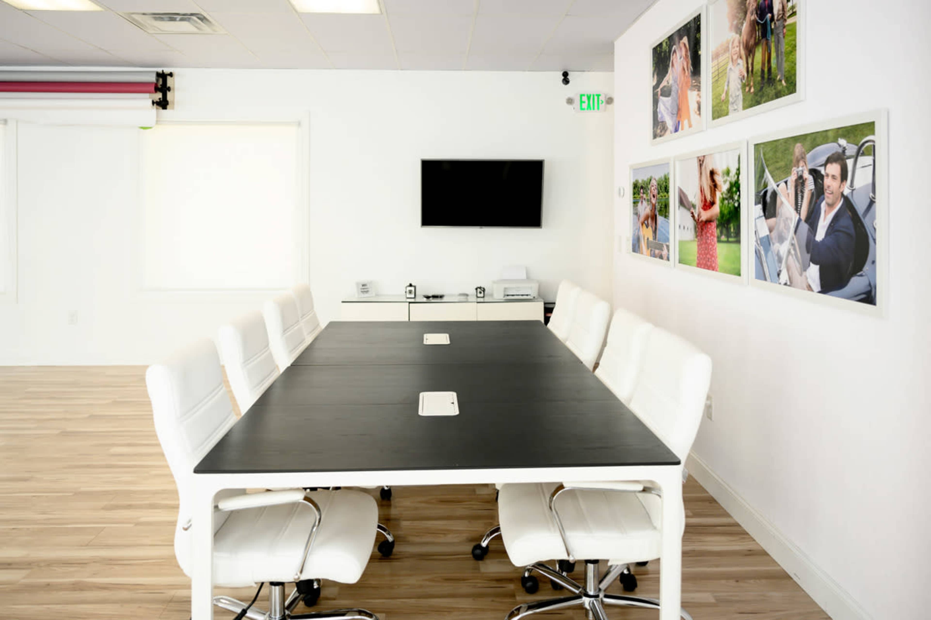 Natural Light open concept studio space for meetings and photoshoots Image in Pelham, BIRMINGHAM, AL