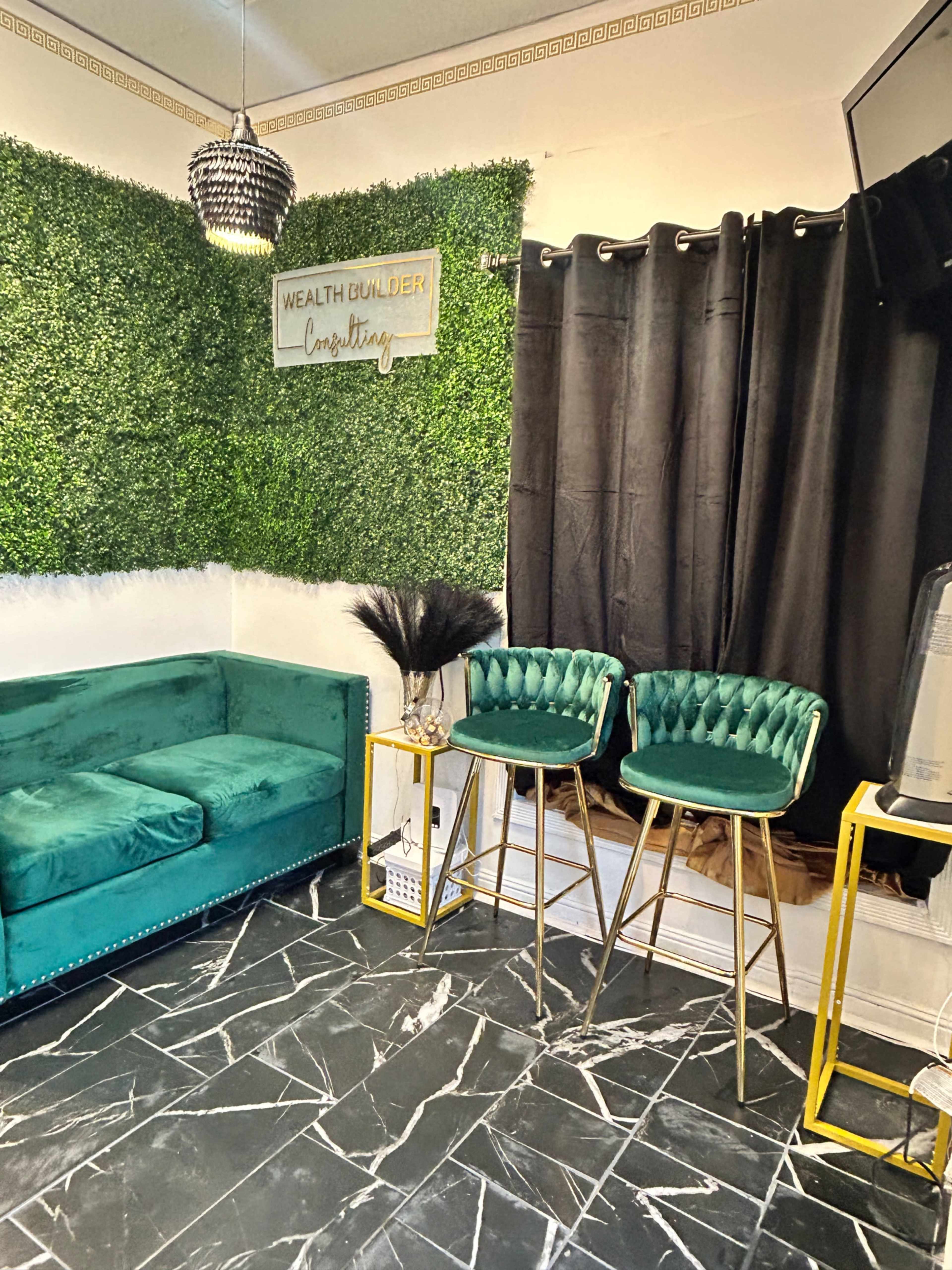 Green Velvet Room Image in Lithonia, Lithonia, GA