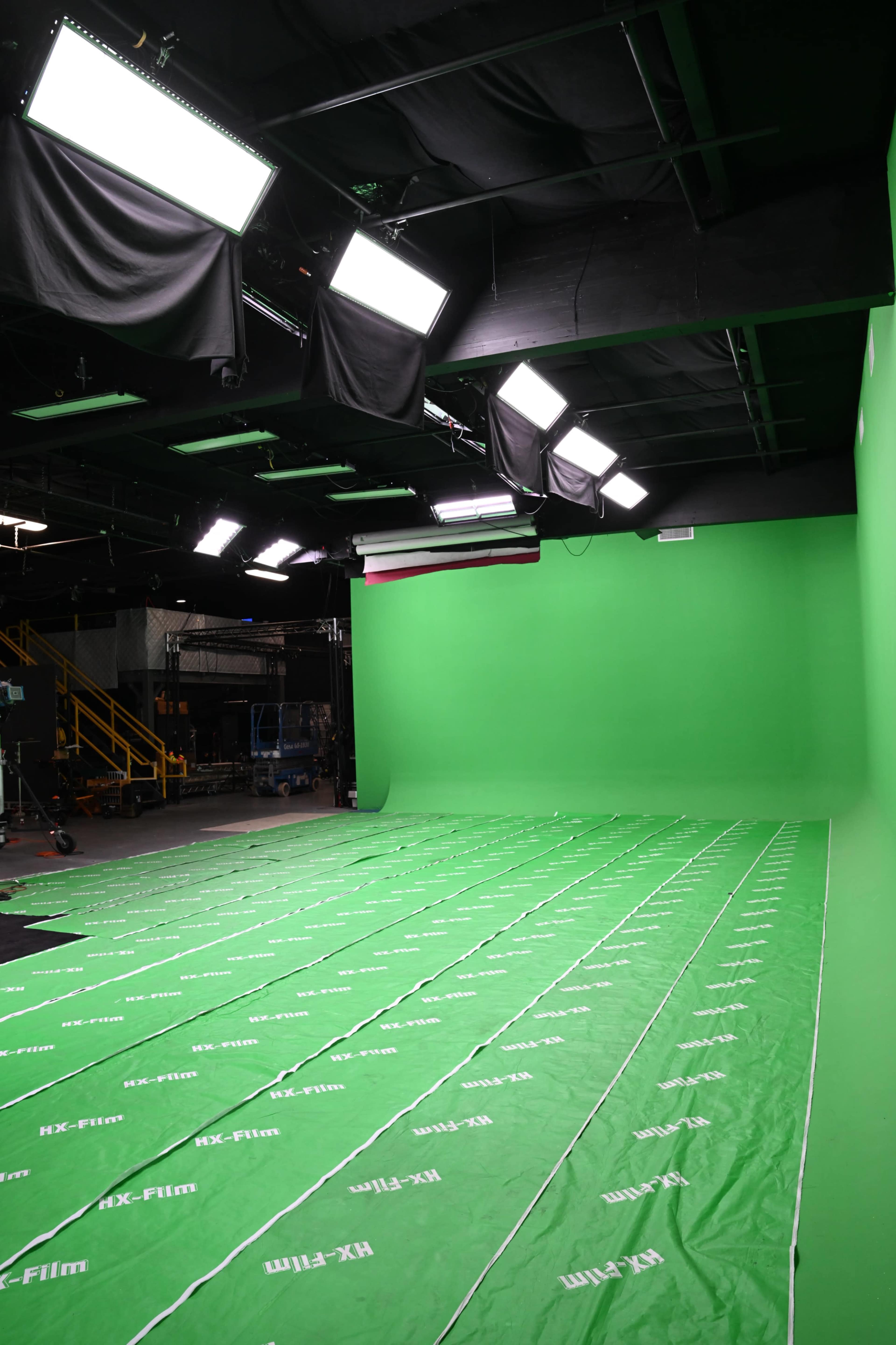 48' Green Screen Cyc Wall Image in Valley Glen, North Hollywood, CA