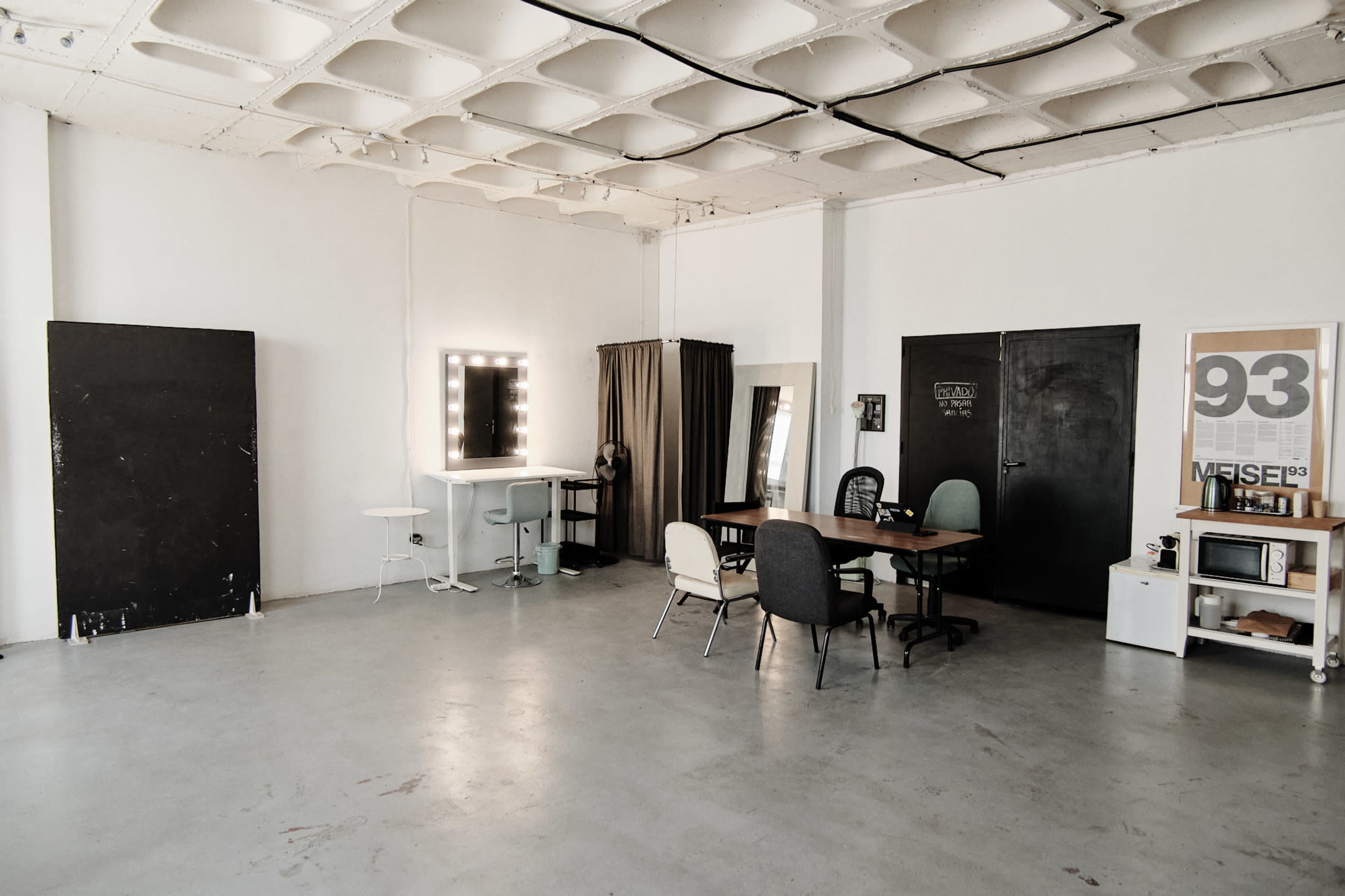 Natural Light Photography Studio Image in Simancas, Madrid, M