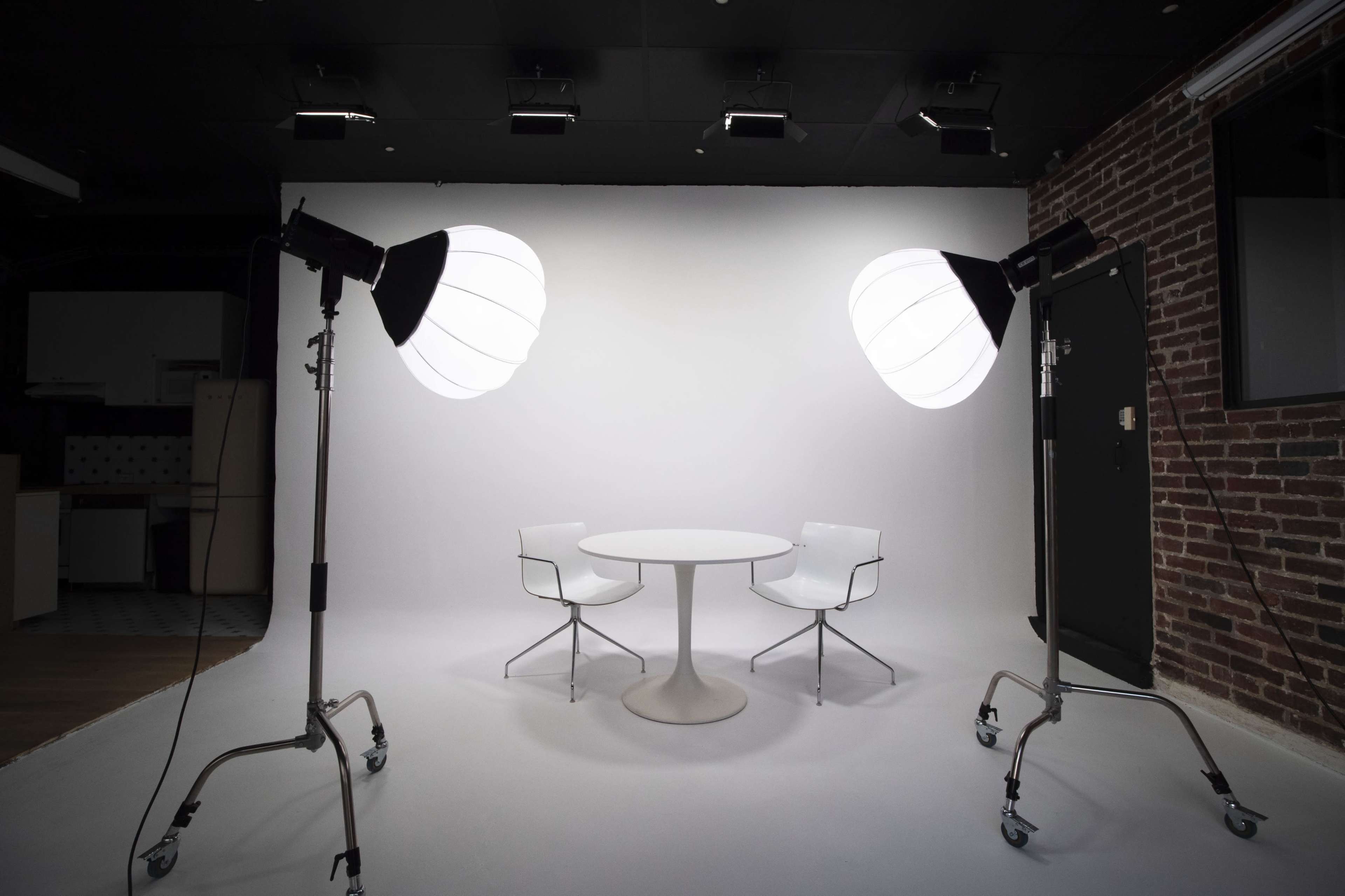 Studio photo style loft en lumière naturelle Image in Ménilmontant, Paris