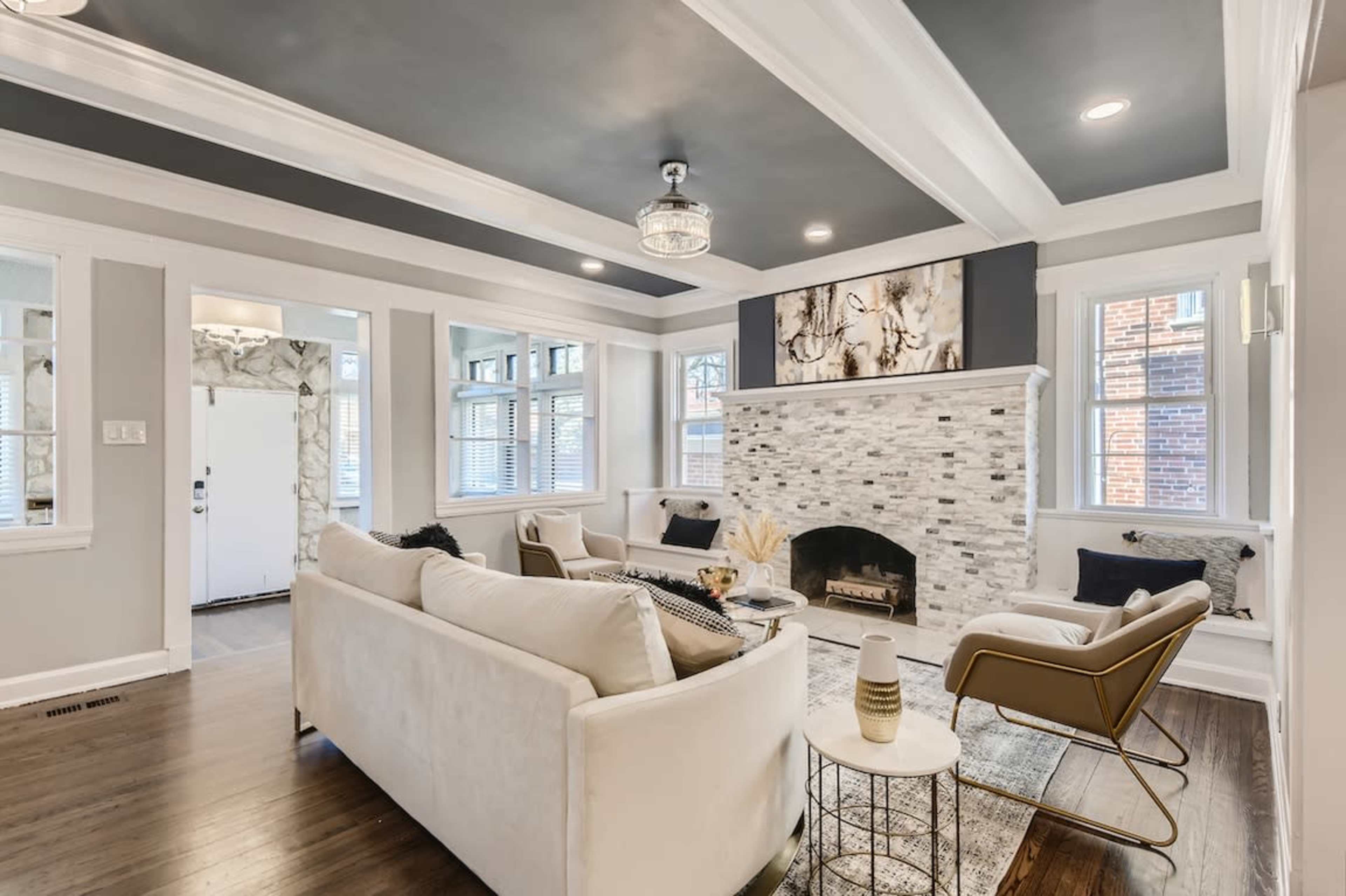 Vesatile Luxury Spa Retreat Near South Lakeshore - Perfect for Events, Productions, Meetings, and Relaxation Retreats Image in South Side, Chicago, IL