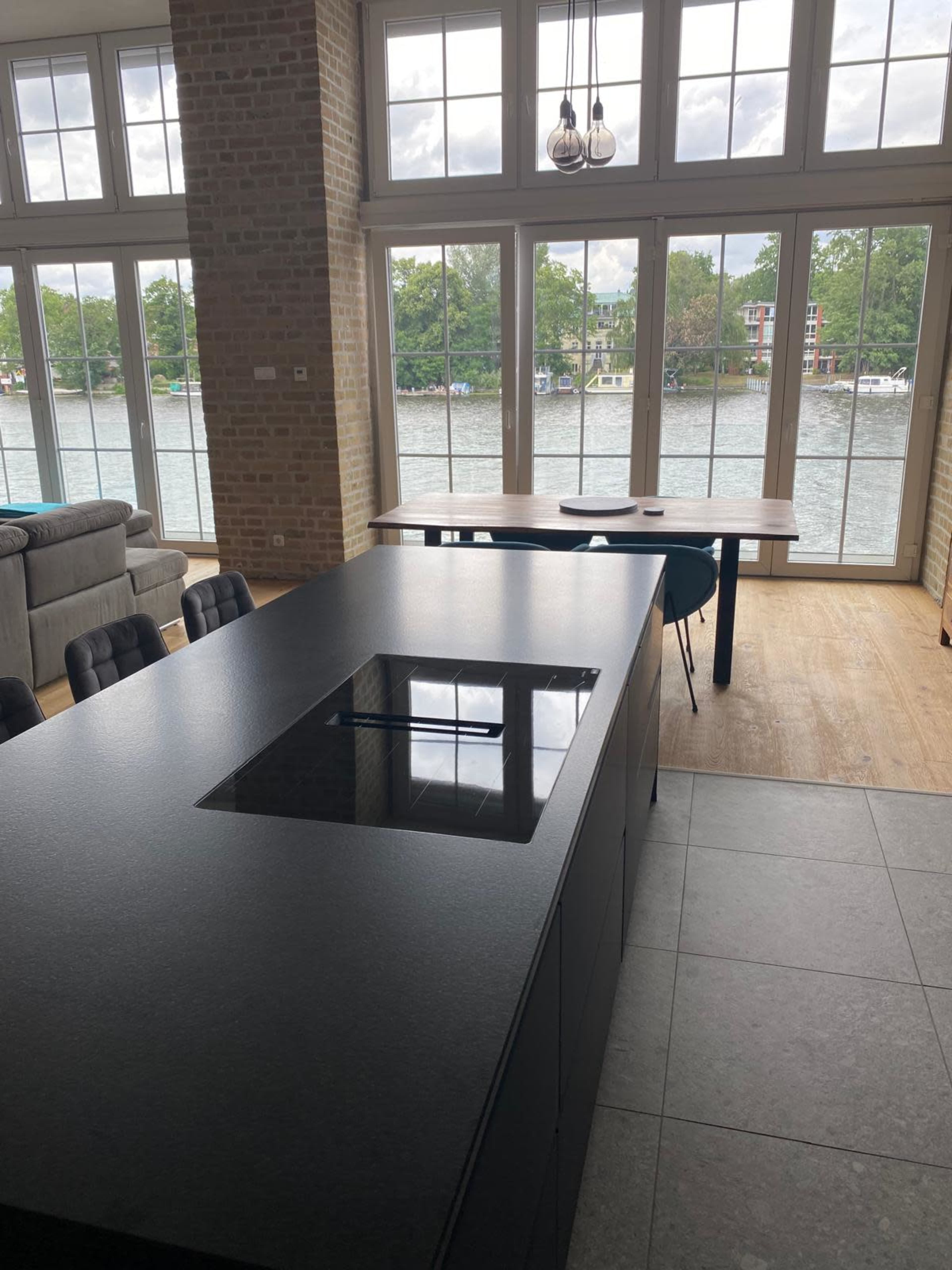 Berlin Waterfront Loft – Bright Industrial Studio for Film, Photo & Events Image in Niederschöneweide, Berlin, Niederschöneweide