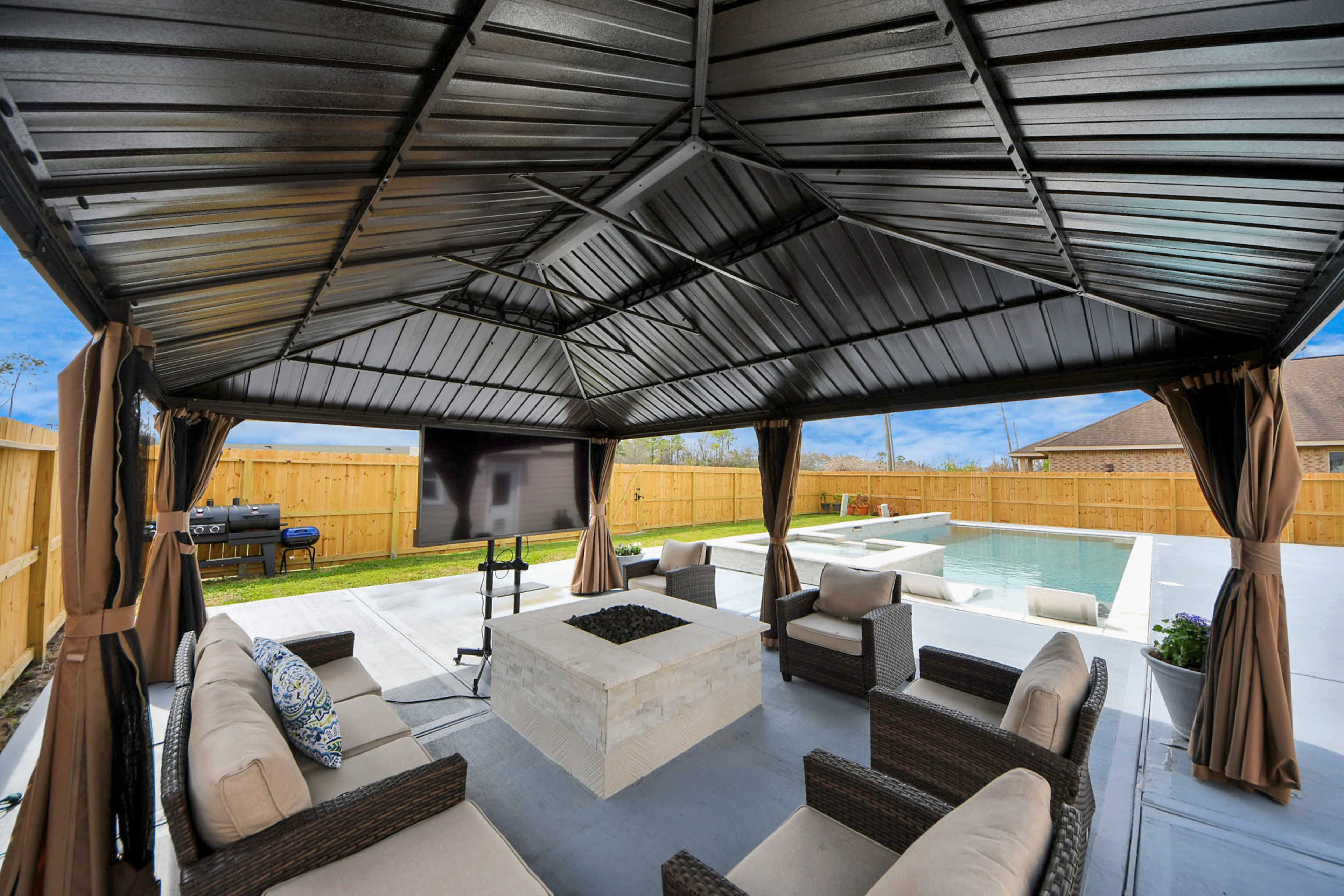 Near IAH airport spacious backyard with pool and firepit for celebrations and parties to memorable movie nights with family! Image in Humble, Humble, TX