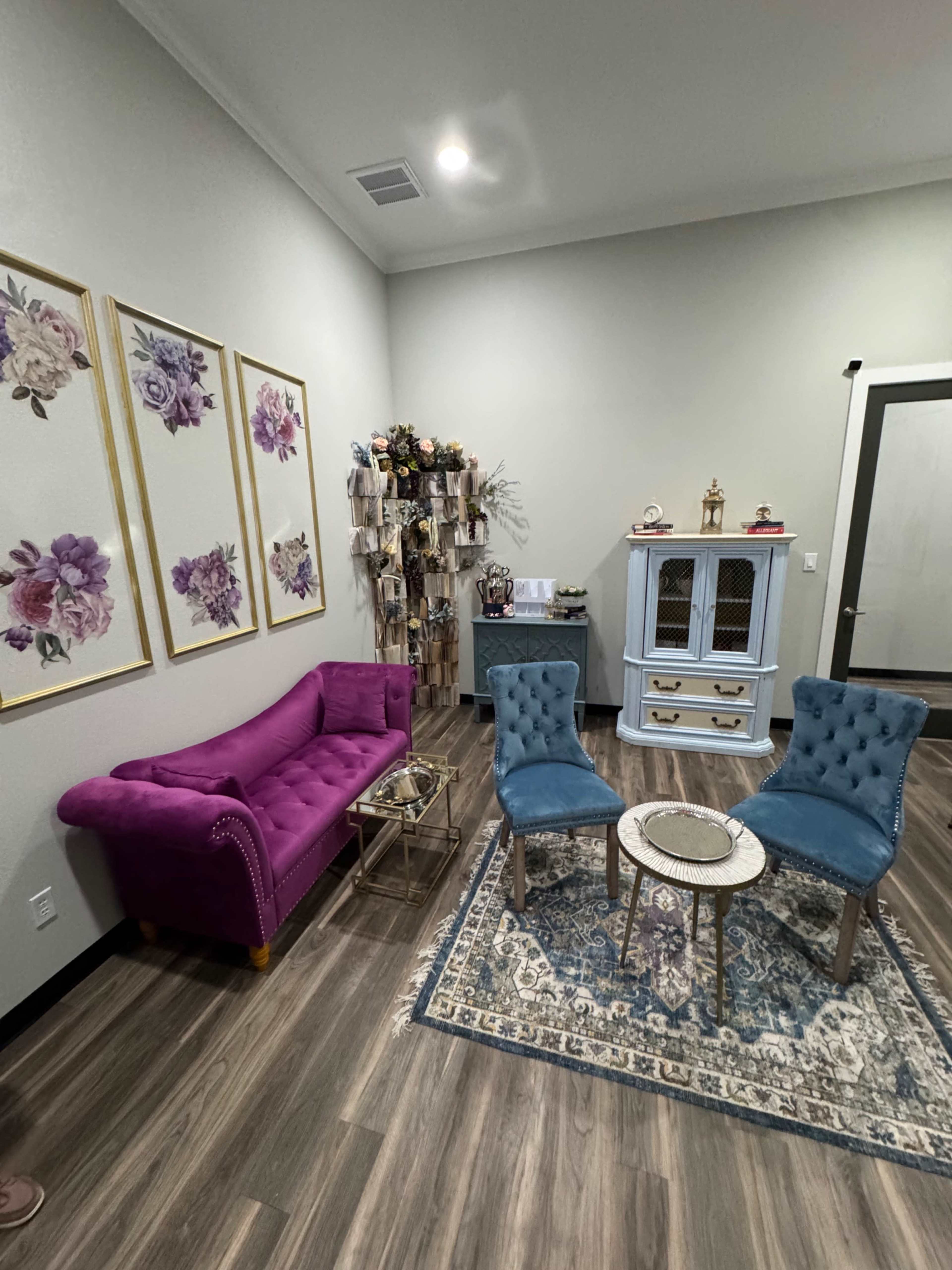 Picturesque and Dainty Tea Lounge Image in , Magnolia, TX