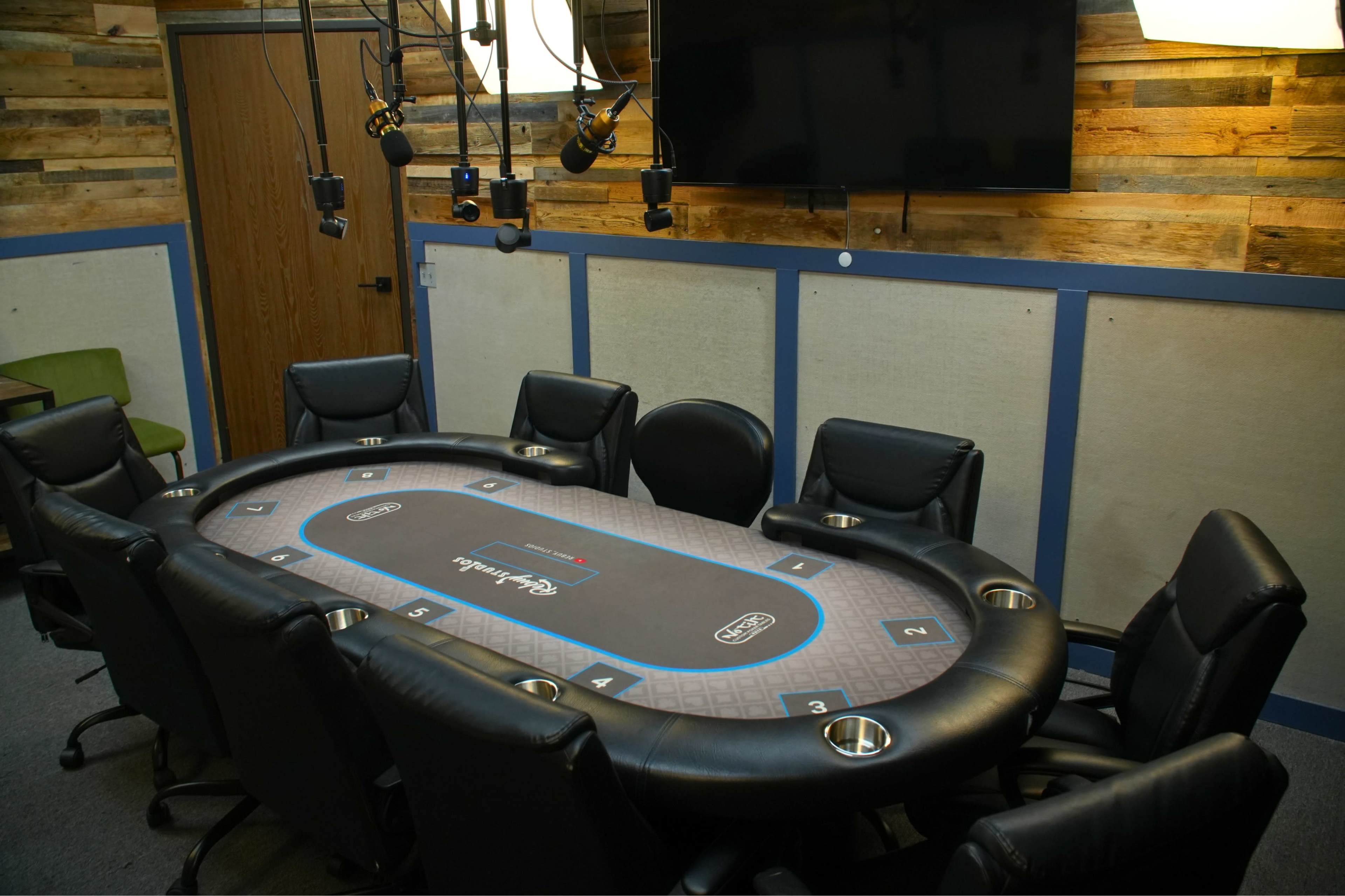 Urban Luxury Poker Room with Professional RFID Table Image in Costa Mesa, Costa Mesa, CA