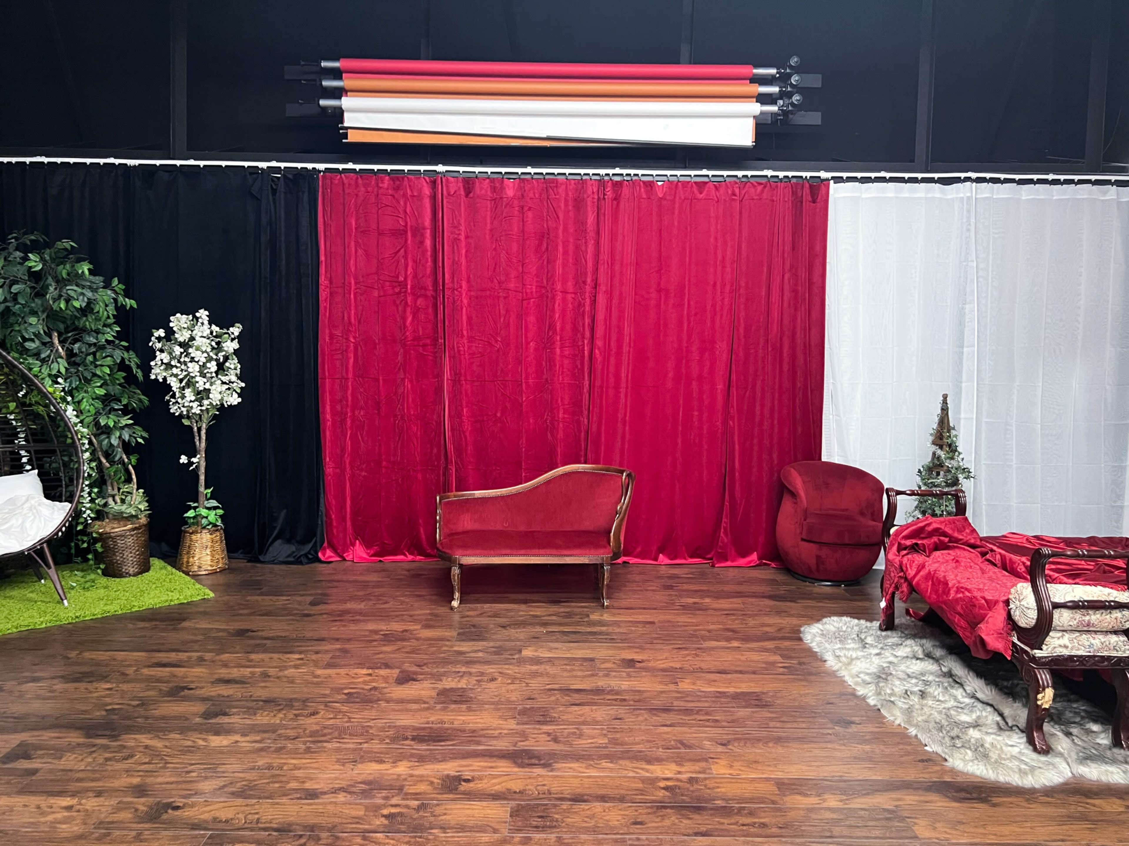 Photography studio with multiple rooms in North Houston Image in Century Plaza, Houston, TX