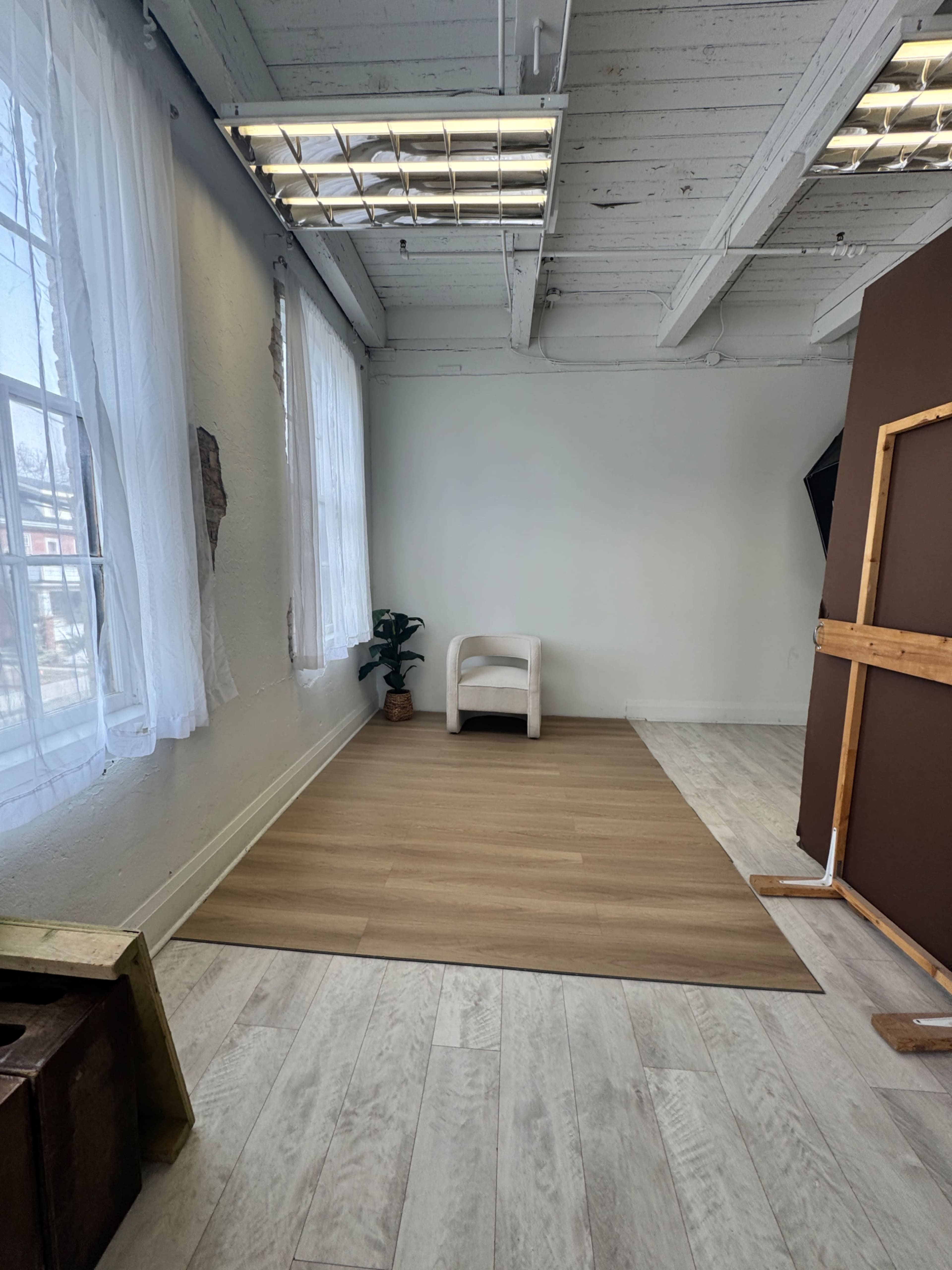 Downtown, Industrial studio Image in Mount Hope Huron Park, Kitchener, ON