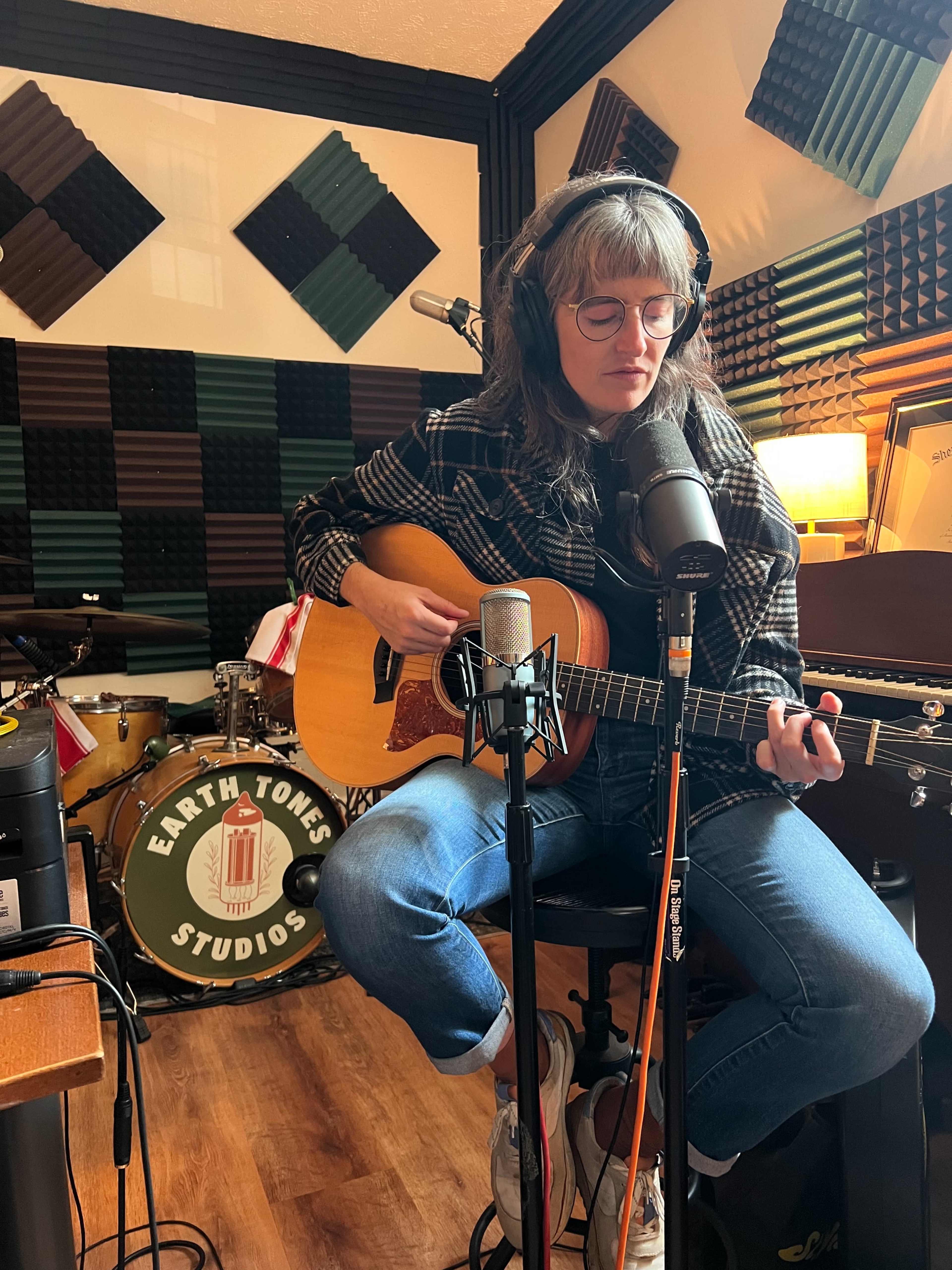 Cozy recording studio for sessions and video shoots Image in Peppertree Forest, ANTIOCH, TN