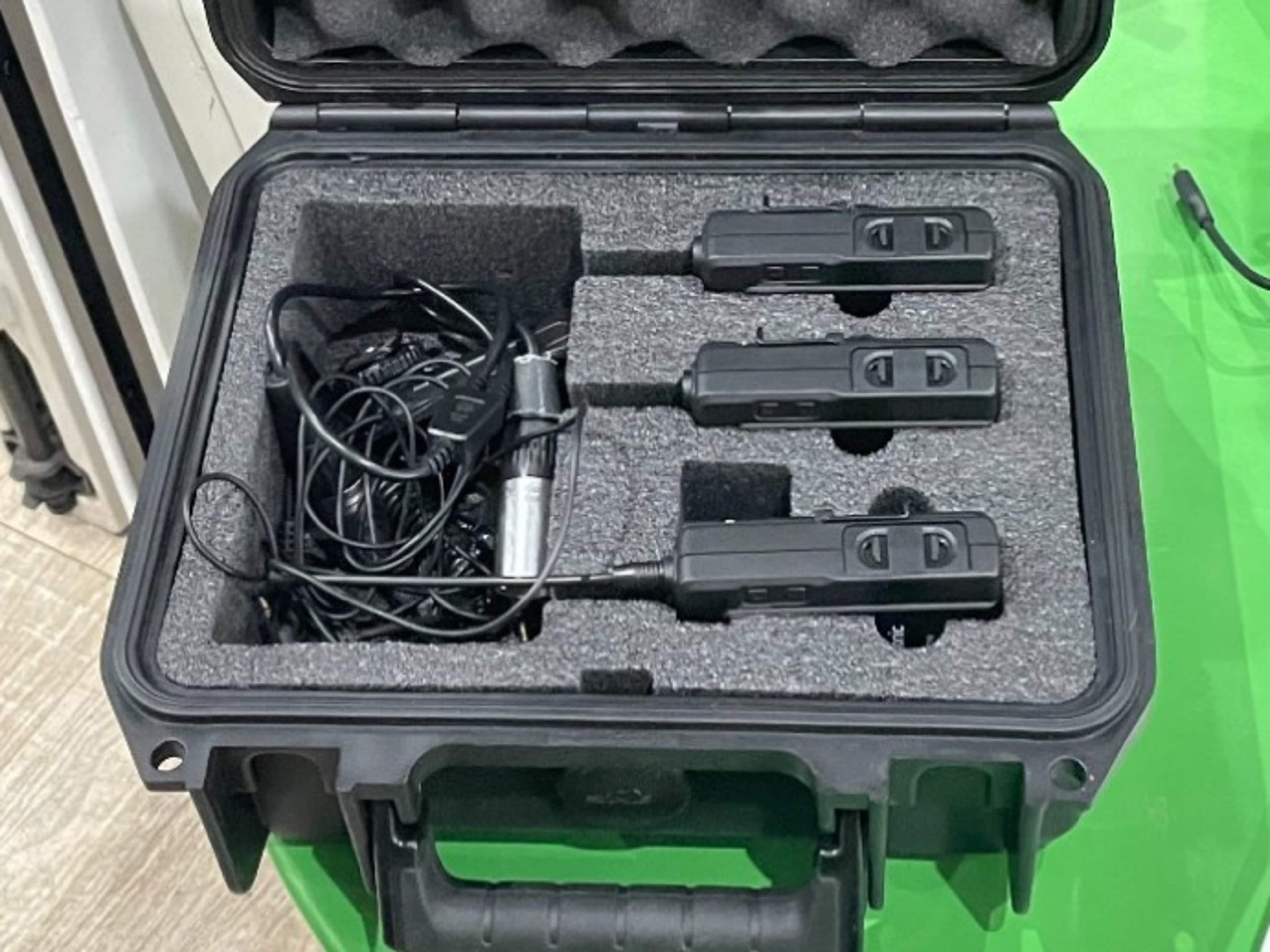 Saramonic UHF Wireless Microphone System