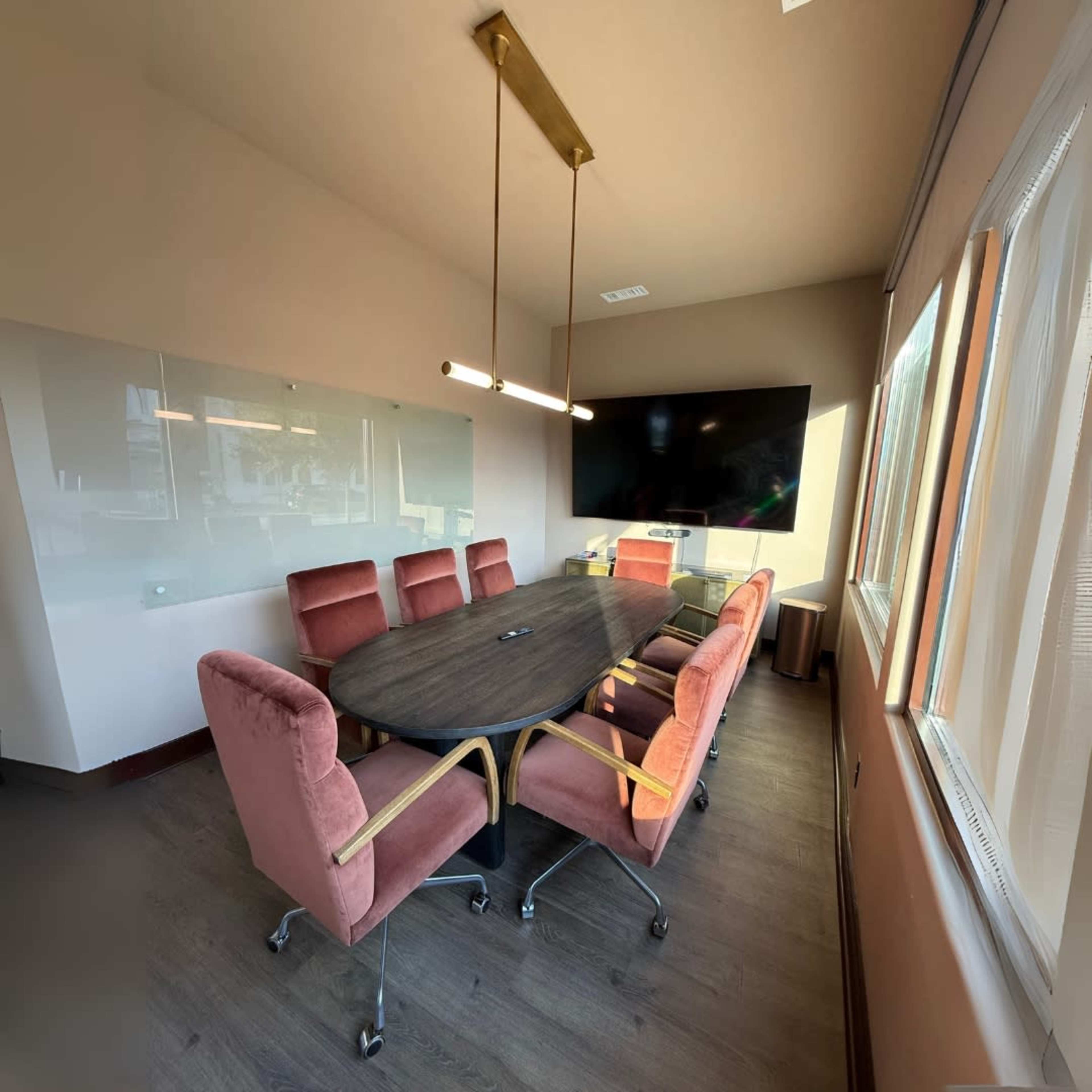 NoCo | Anti-Corporate Aesthetic Meeting Space Image in Louisville, Prospect, KY