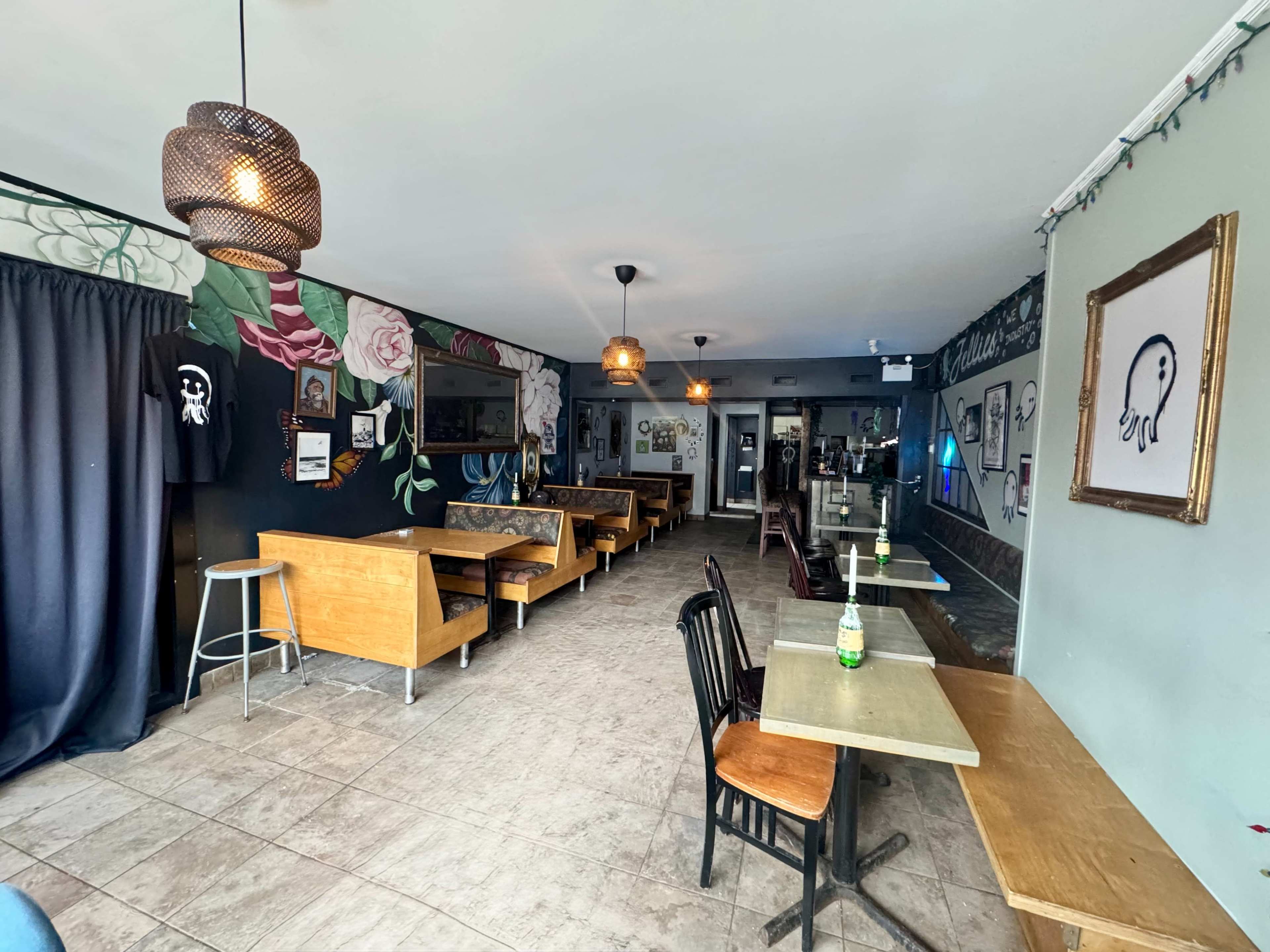 Small restaurant space on Quinpool Road Image in South End, Halifax, NS