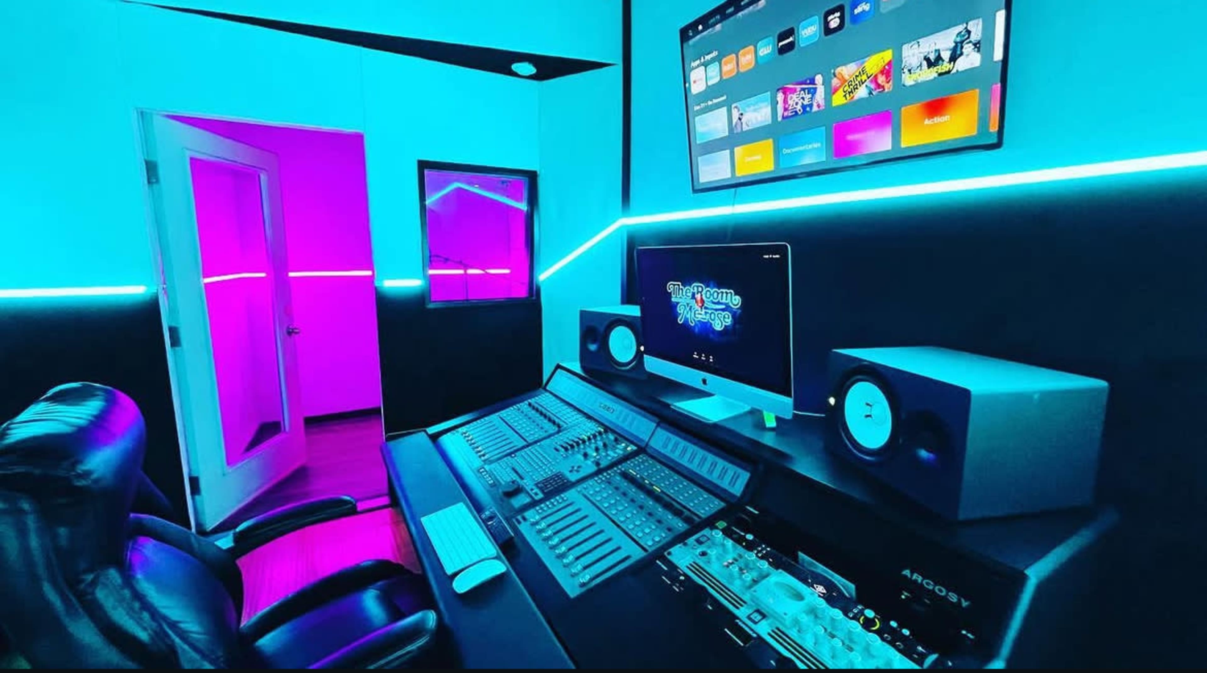 Melrose Studio A Room Image in Central LA, Los Angeles, CA