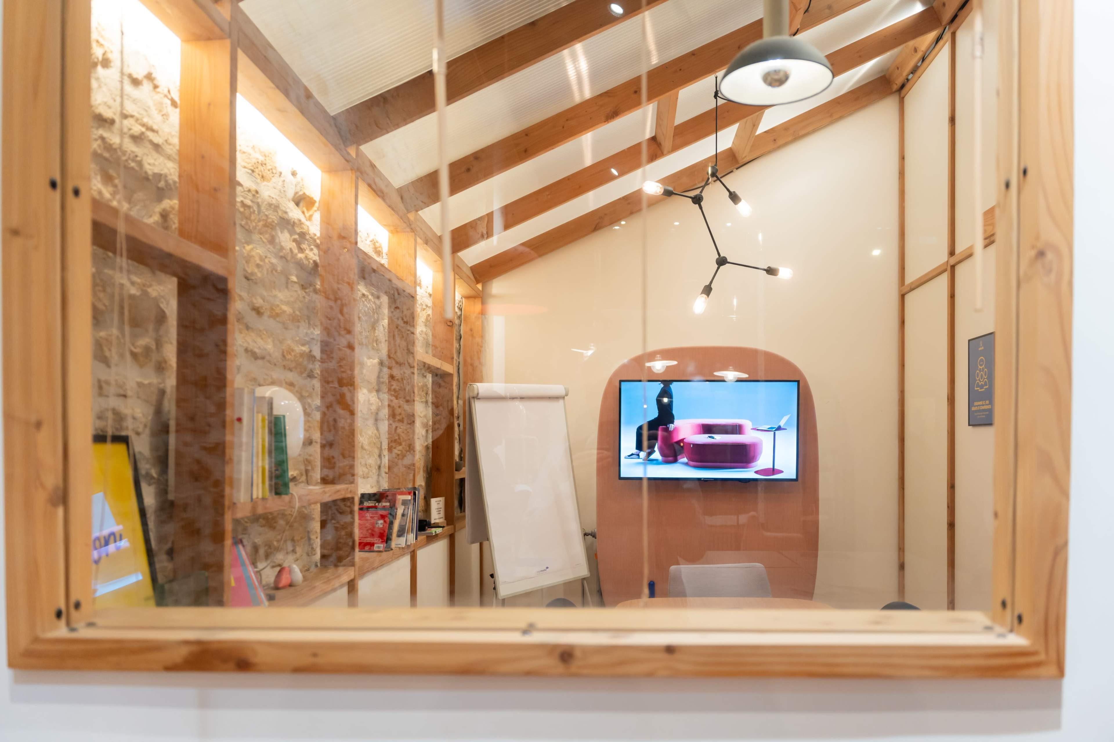 Salle de réunion de 12m2 en café coworking à Lyon Image dans Terreaux - Bat d'argent, Lyon, 