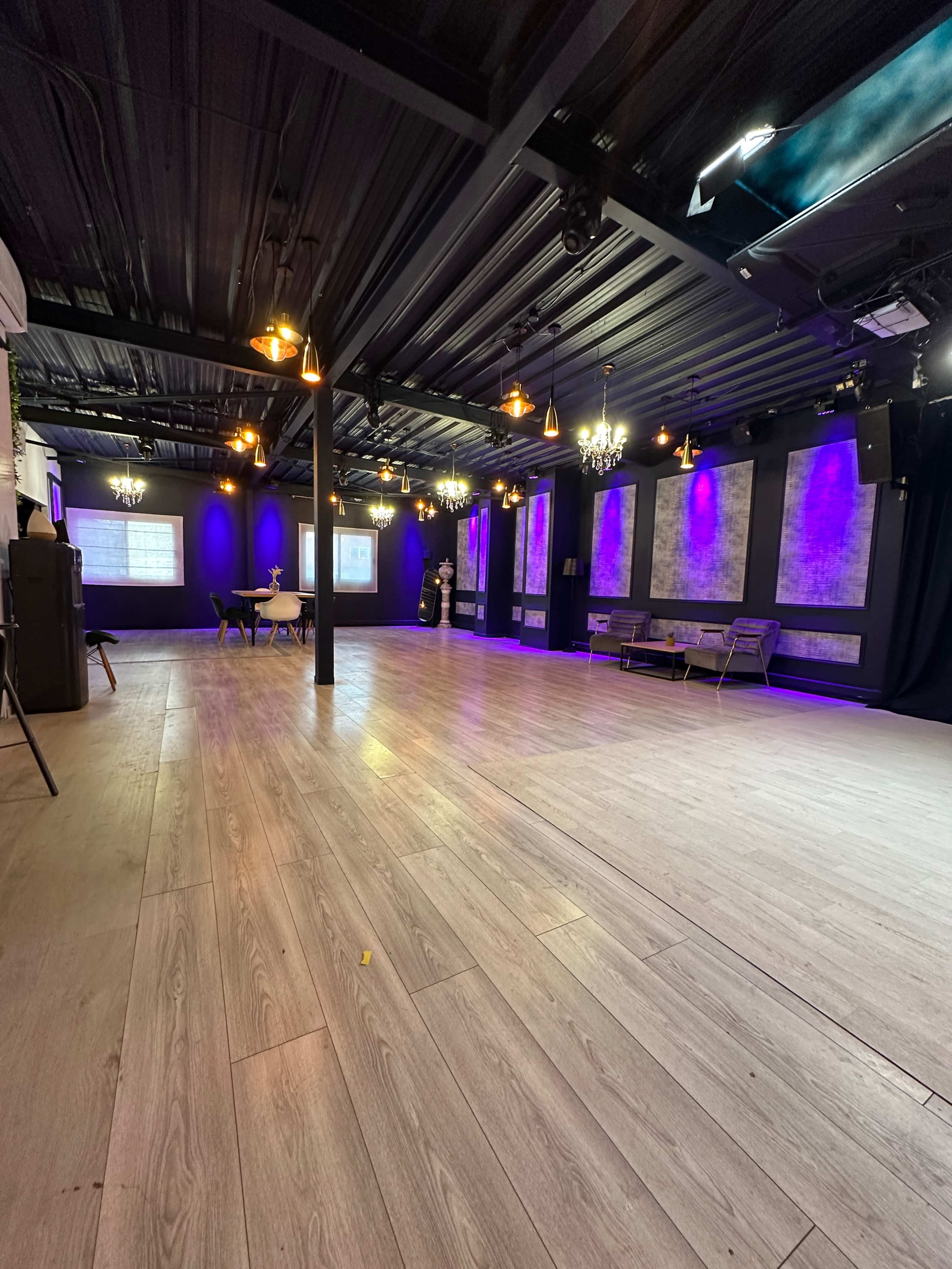 Salle de Fête Ultra Équipée – Style Industriel Chic – Entièrement Rénovée 🖤 Image in , Alfortville