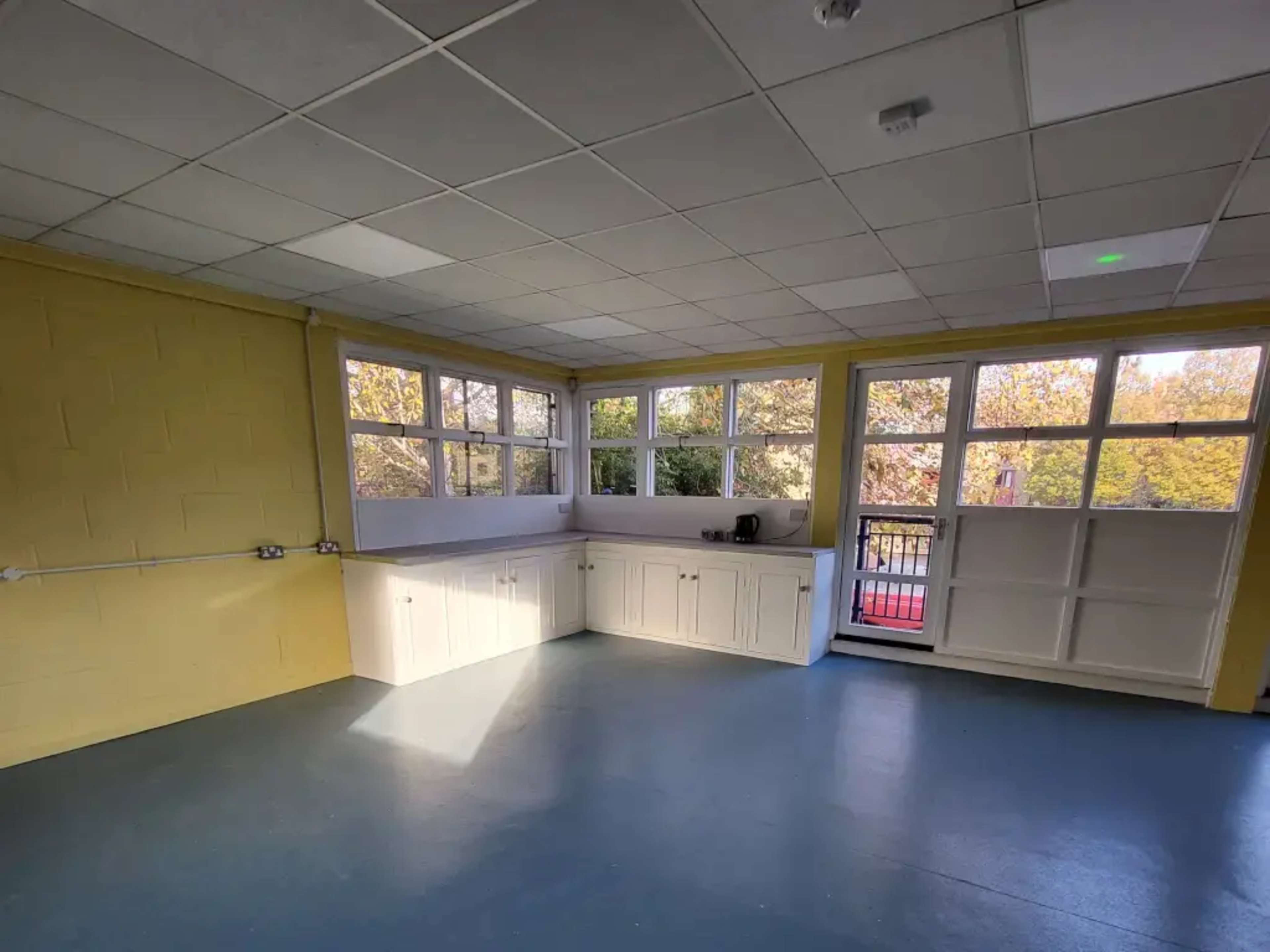 Bright & Versatile Space with Small Balcony Image in Islington, London, ENG