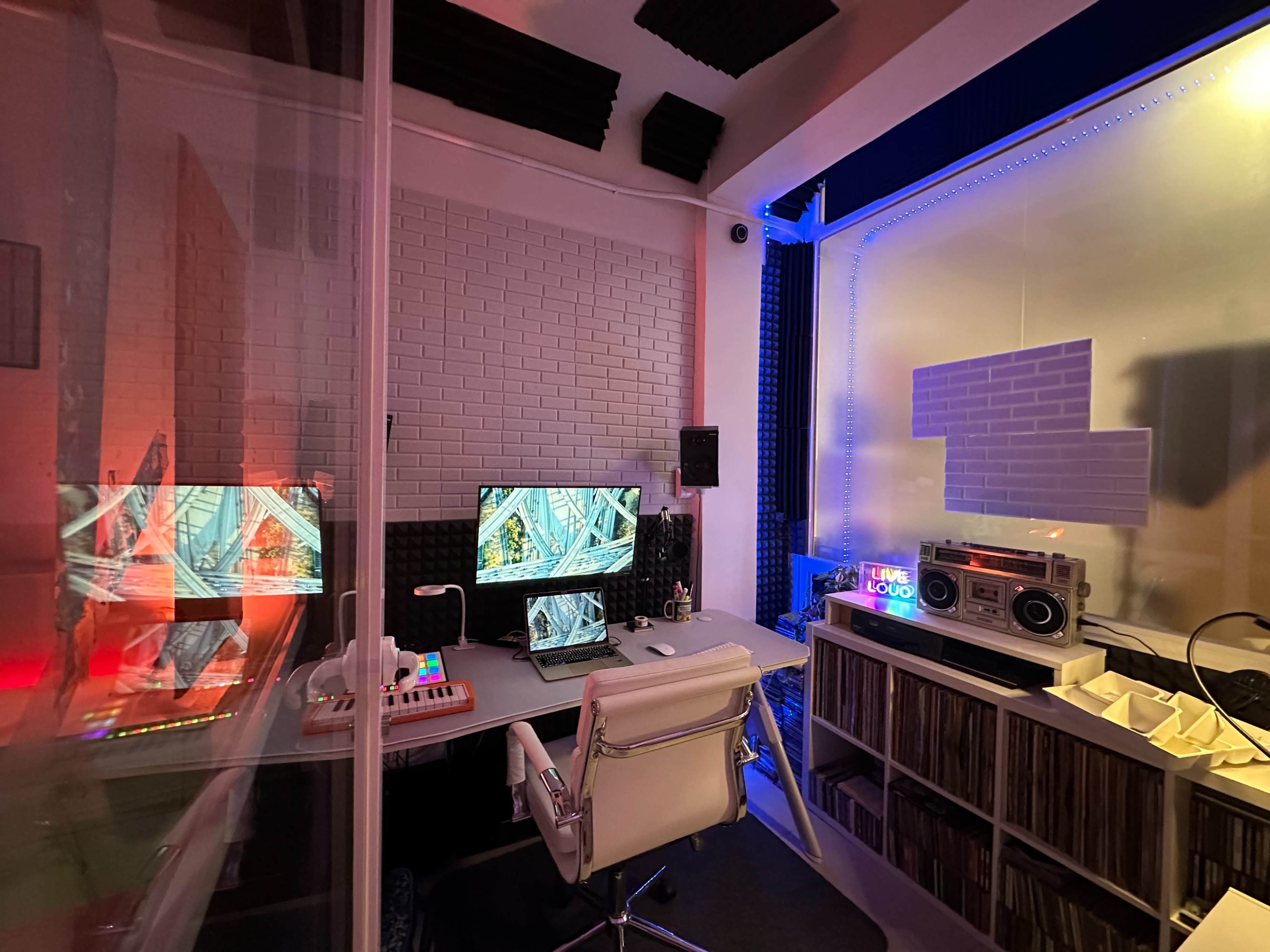 Estudio set de podcasts Image in Valdezarza, madrid, M