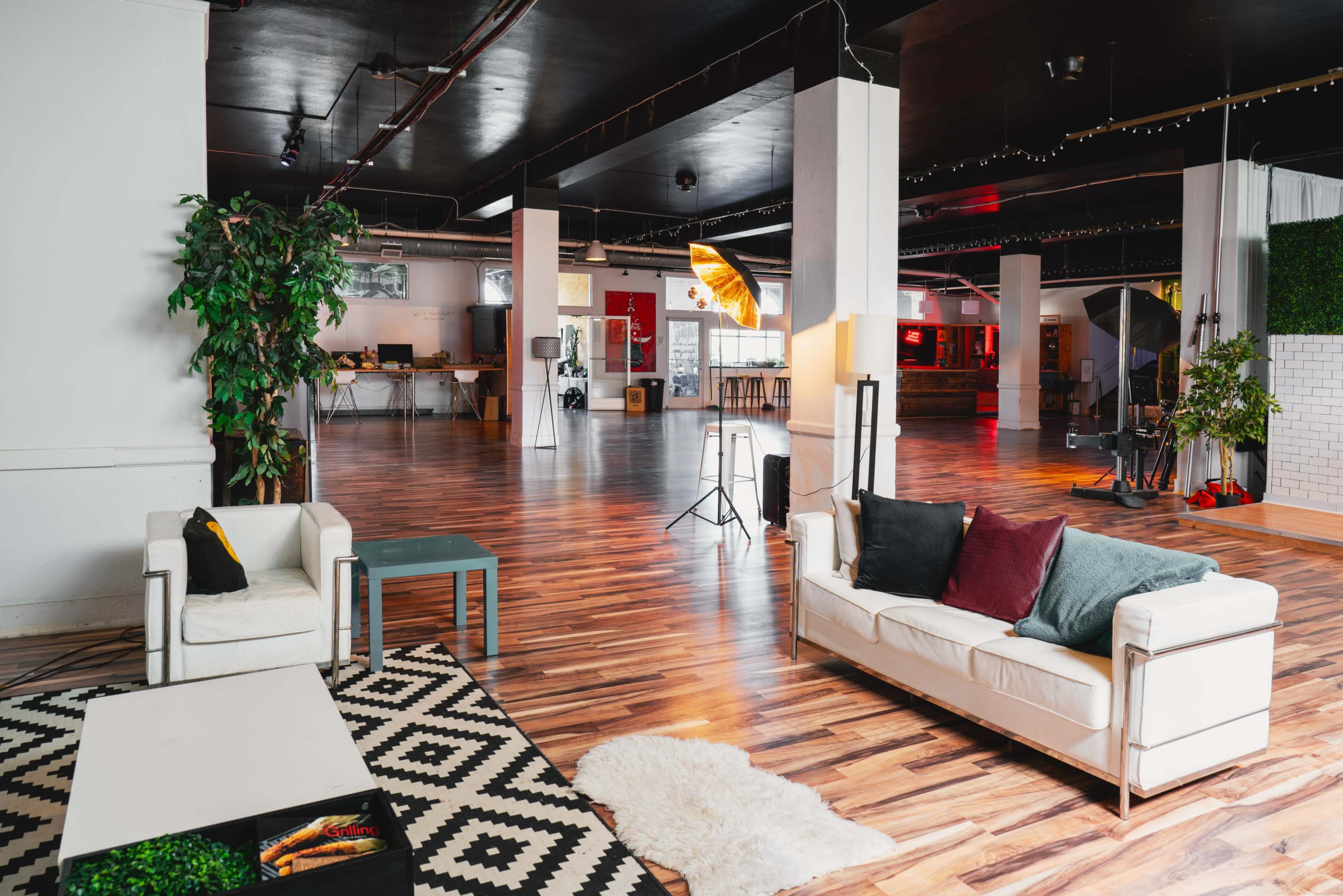 Large Studio with High Ceilings Image in Munhall, Munhall, PA