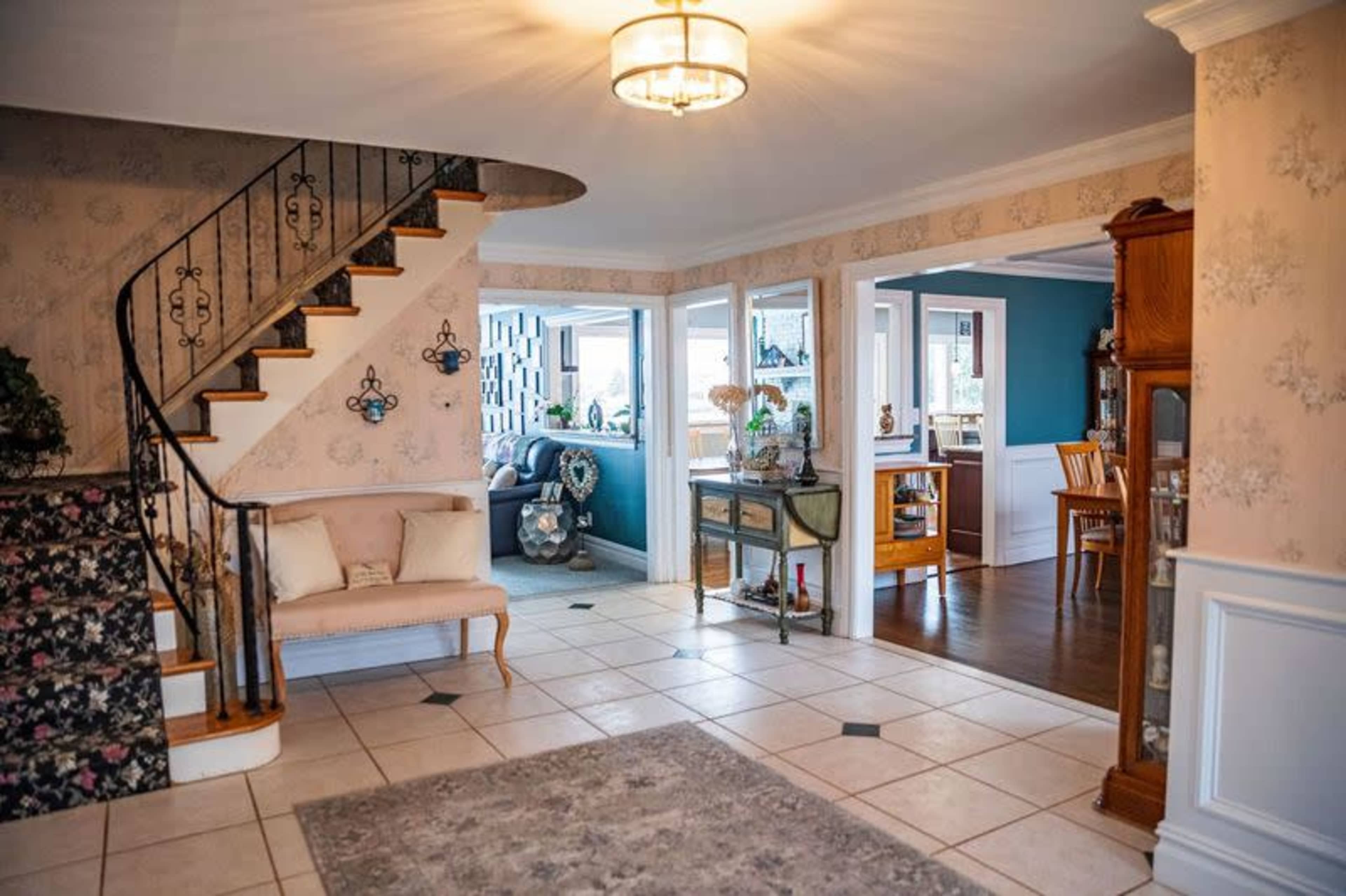 Spacious Waterfront Colonial with Full Wet Bar and Dock Access Image in Bar Harbor, Massapequa Park, NY