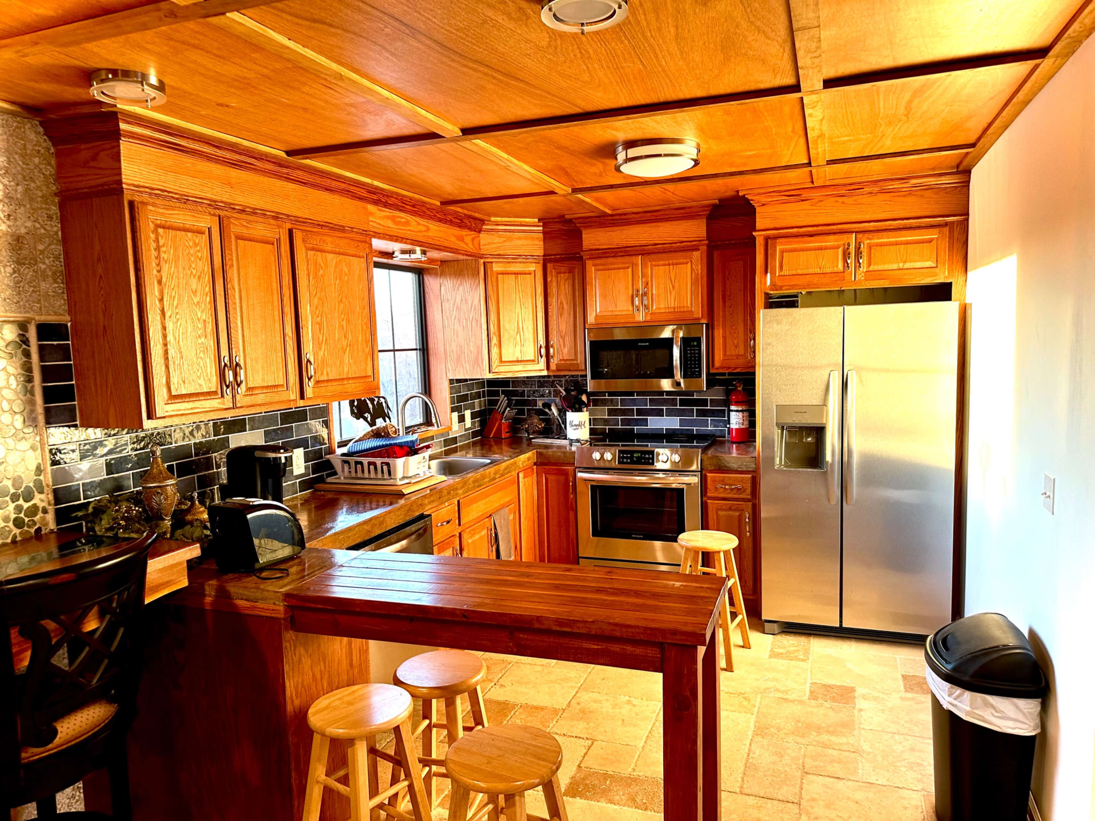 Rustic Lodge with Western Saloon Vibes & Private Event Rooms Image in Sioux Township, Parkville, MO