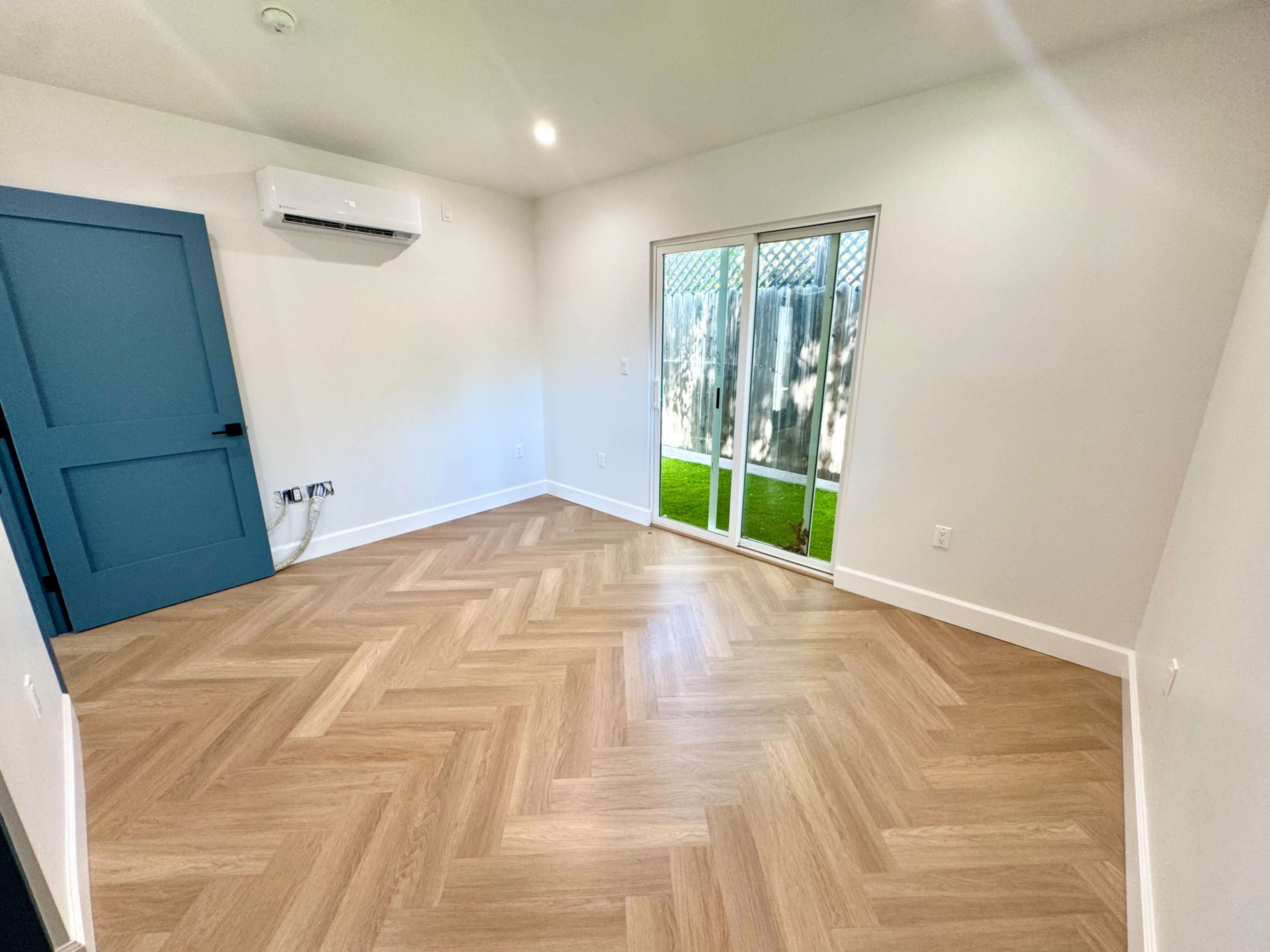 Content creator house -including a backyard, perfect space for podcast, photo studio, kitchen area and more in Sherman oaks Image in Van Nuys, Sherman Oaks, CA