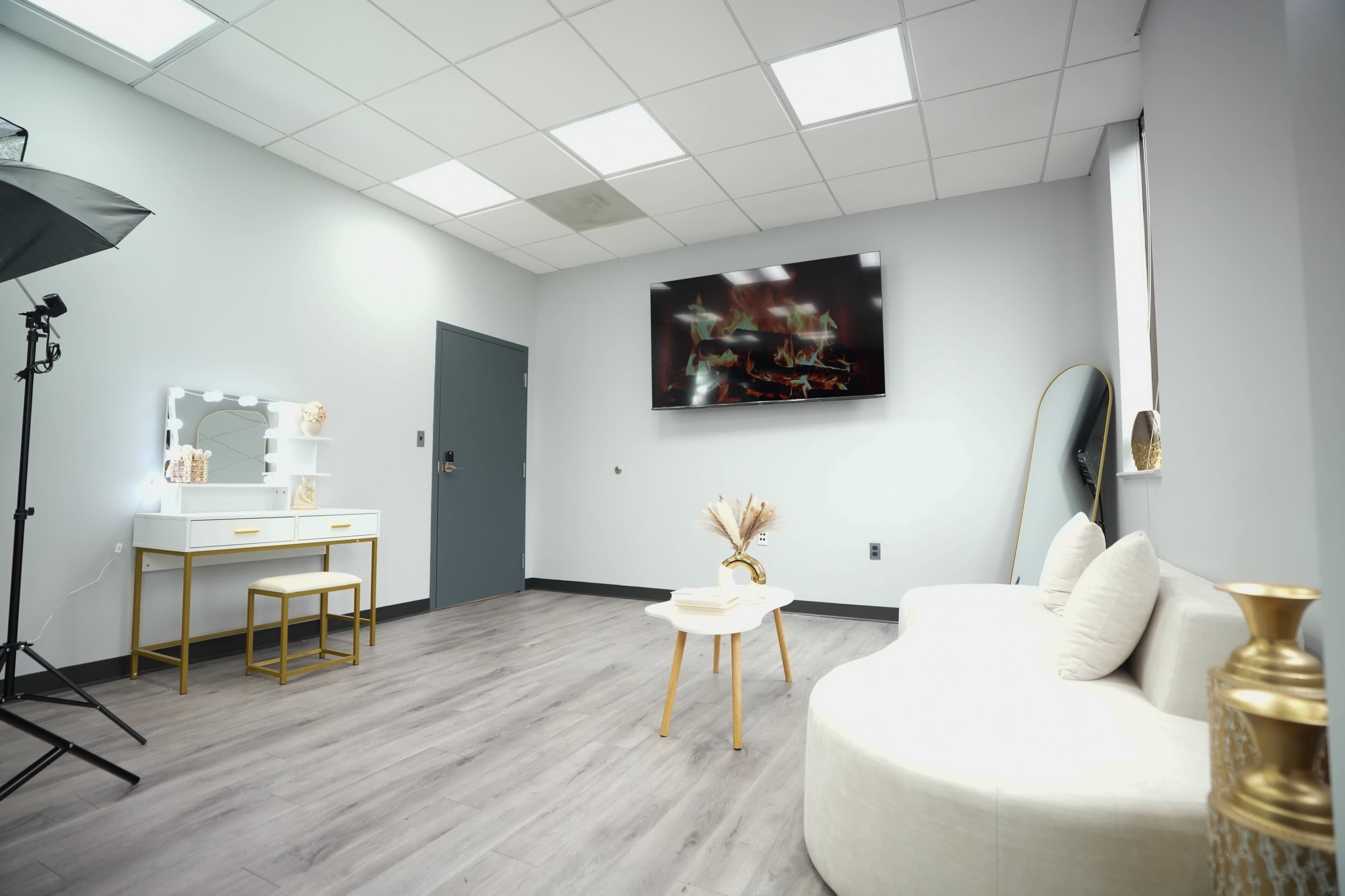 StationLuxury 24/7 Studio in Downtown Laurel – Furnished w/ Free Parking, Wi-Fi & Glam Image in Laurel, laurel, MD