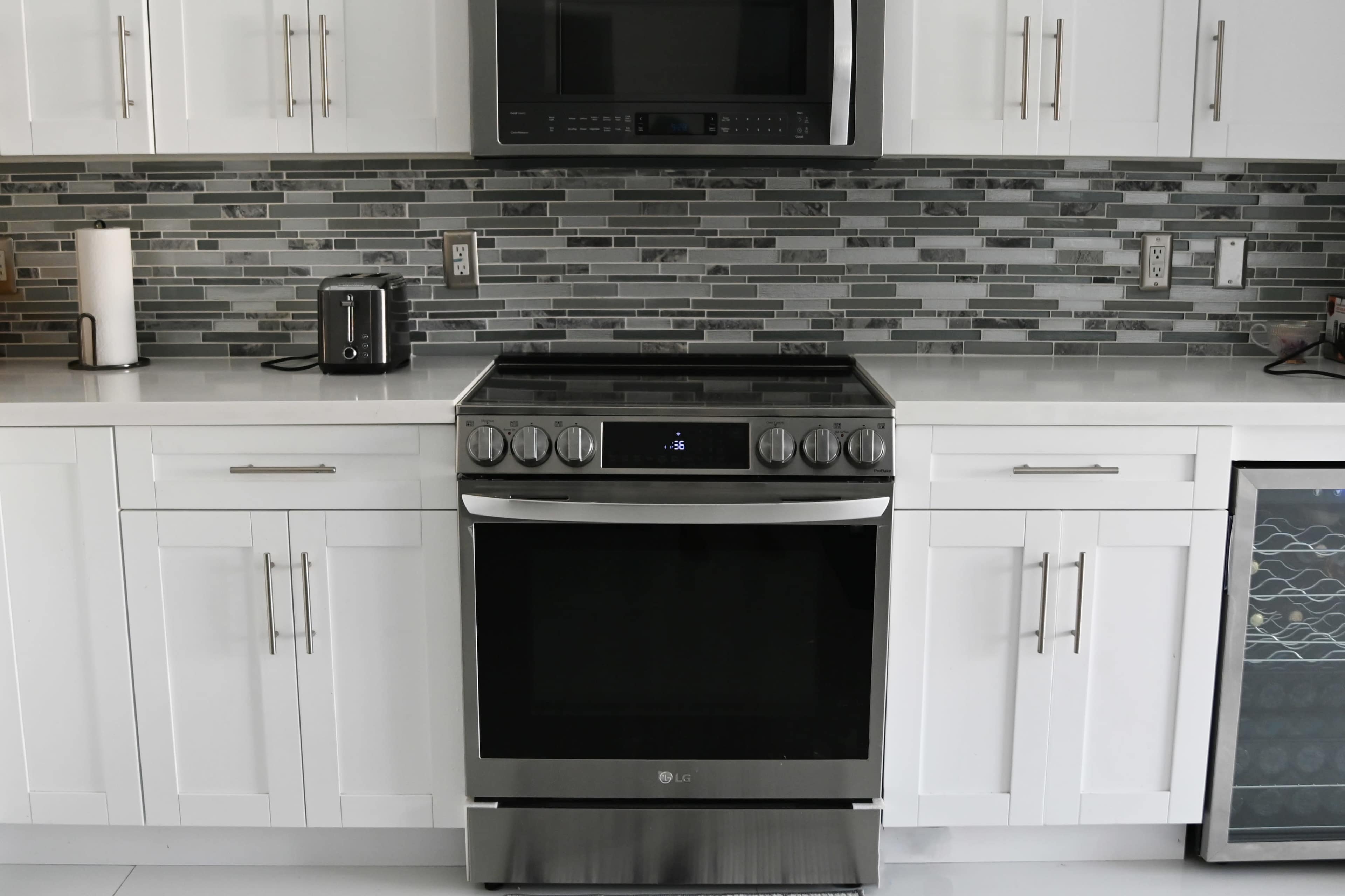 Bright Beautiful Kitchen & Large Livingroom Area Image in Heron Bay, Coral Springs, FL