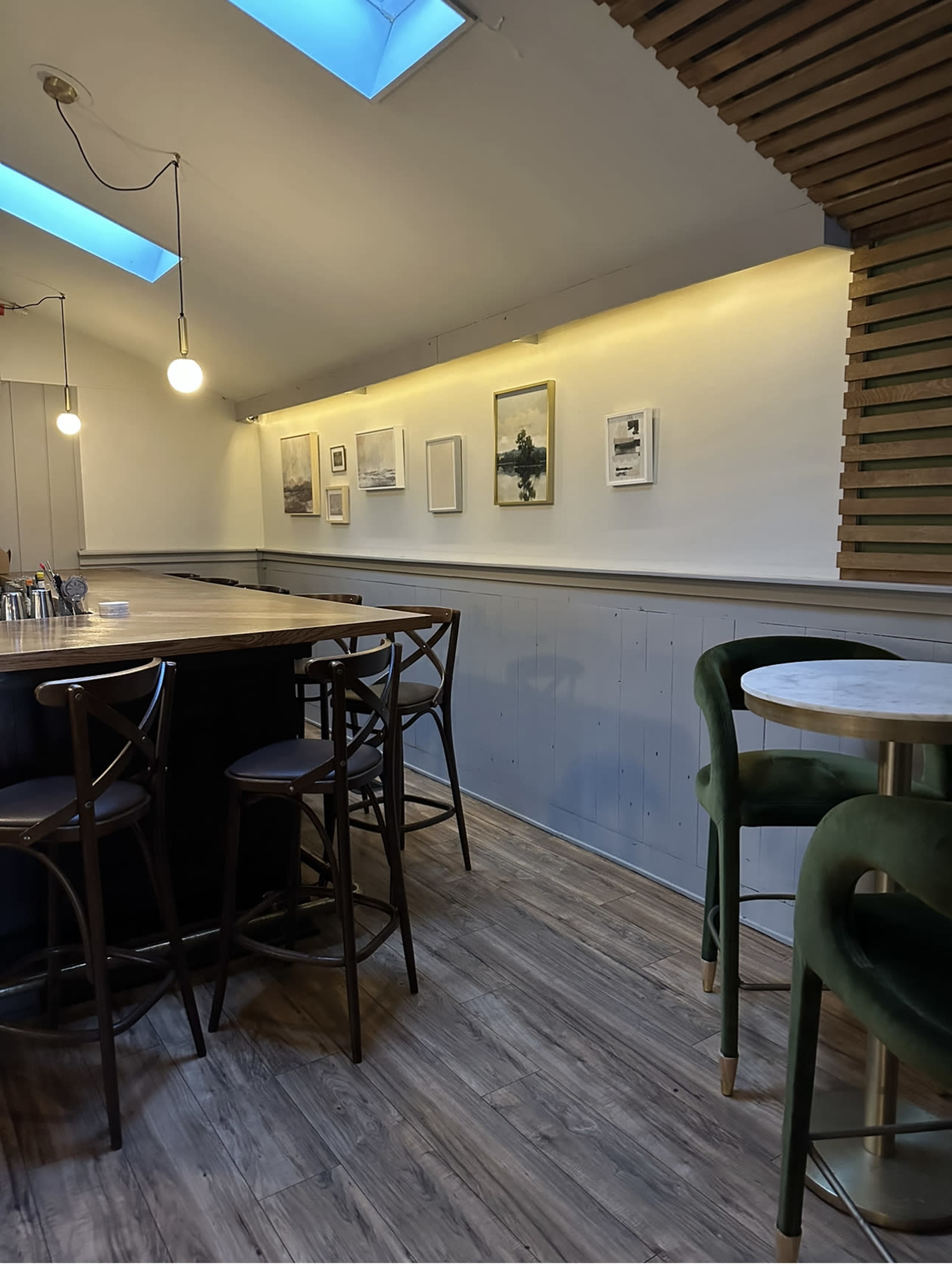 Rural, Cozy Restaurant with Modern Designed Interior Image in Shawangunk, Pine Bush, NY